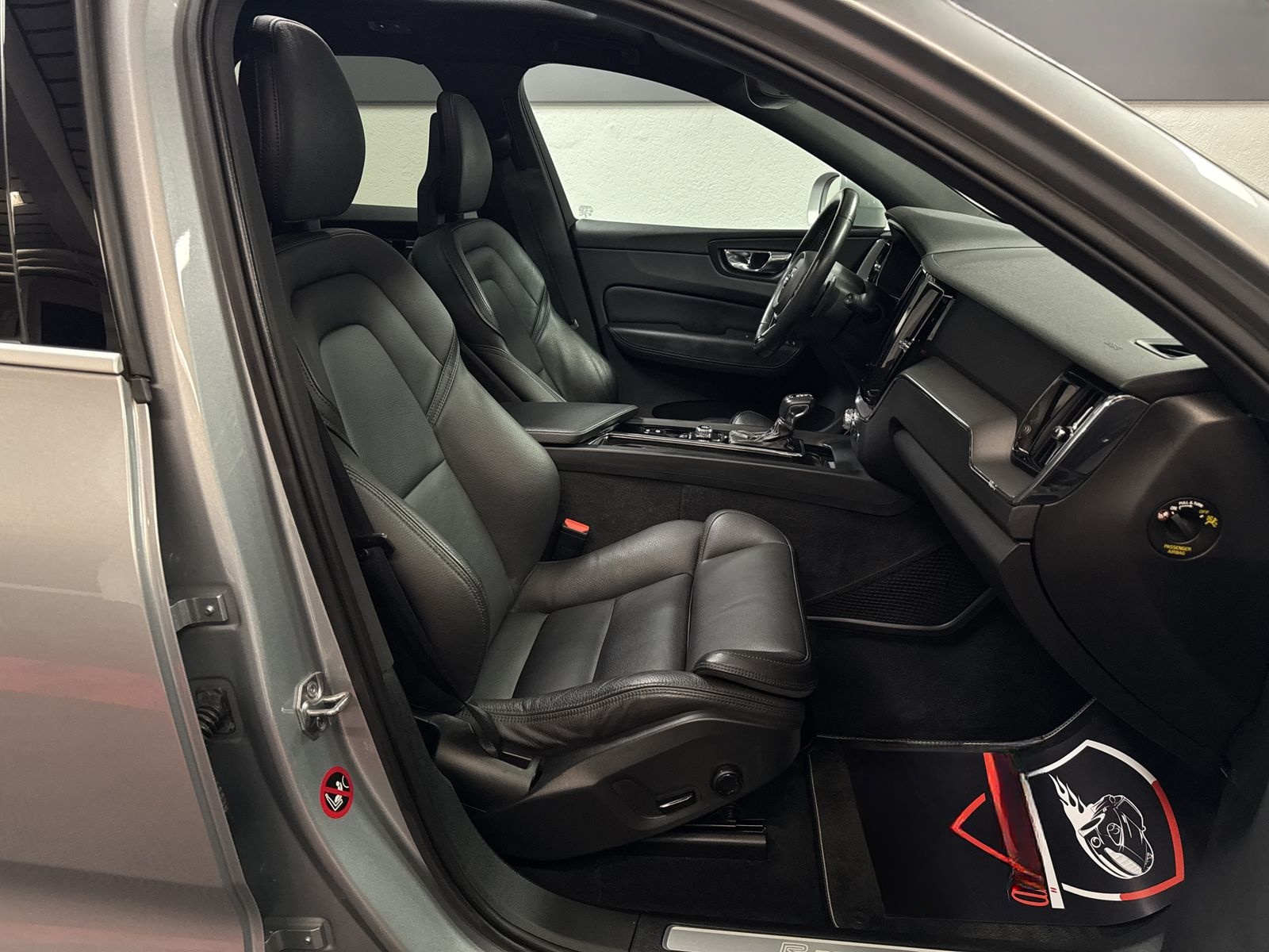 Volvo XC60 R Design AWD*PANORAMA*LEDER* foto 11