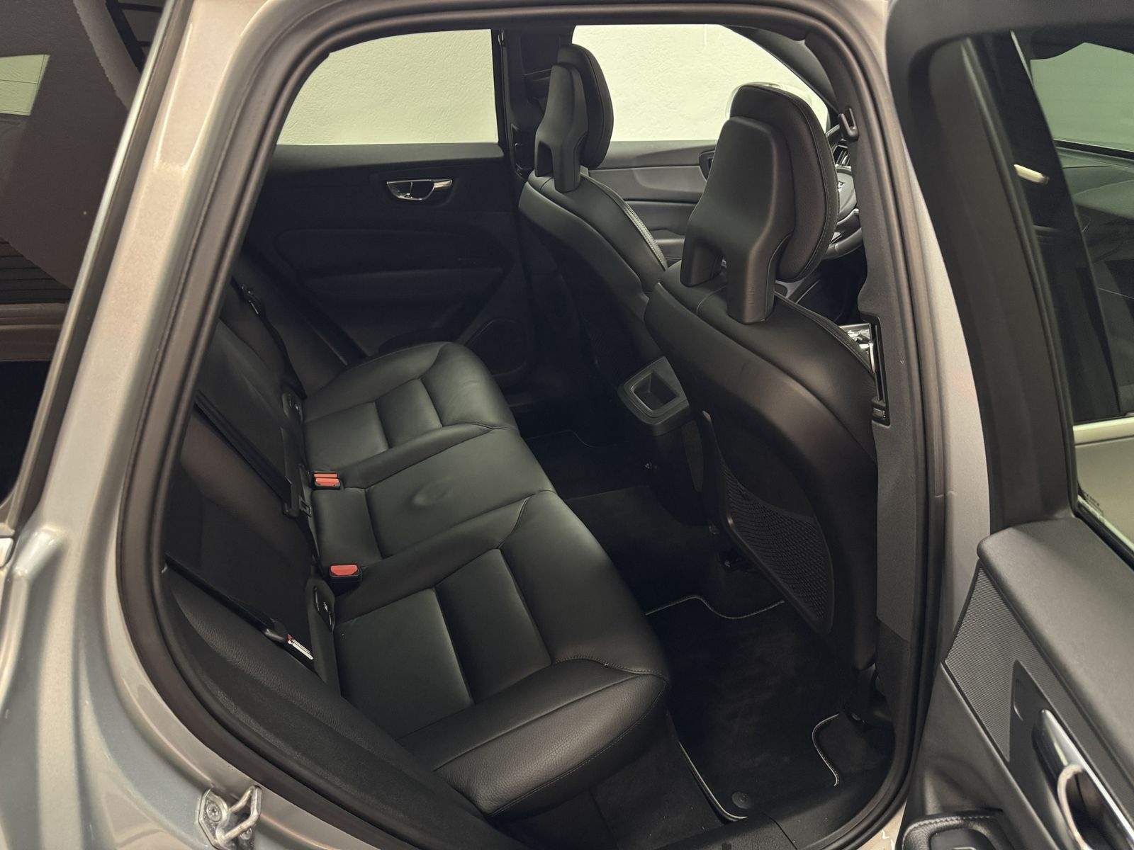 Volvo XC60 R Design AWD*PANORAMA*LEDER* foto 13