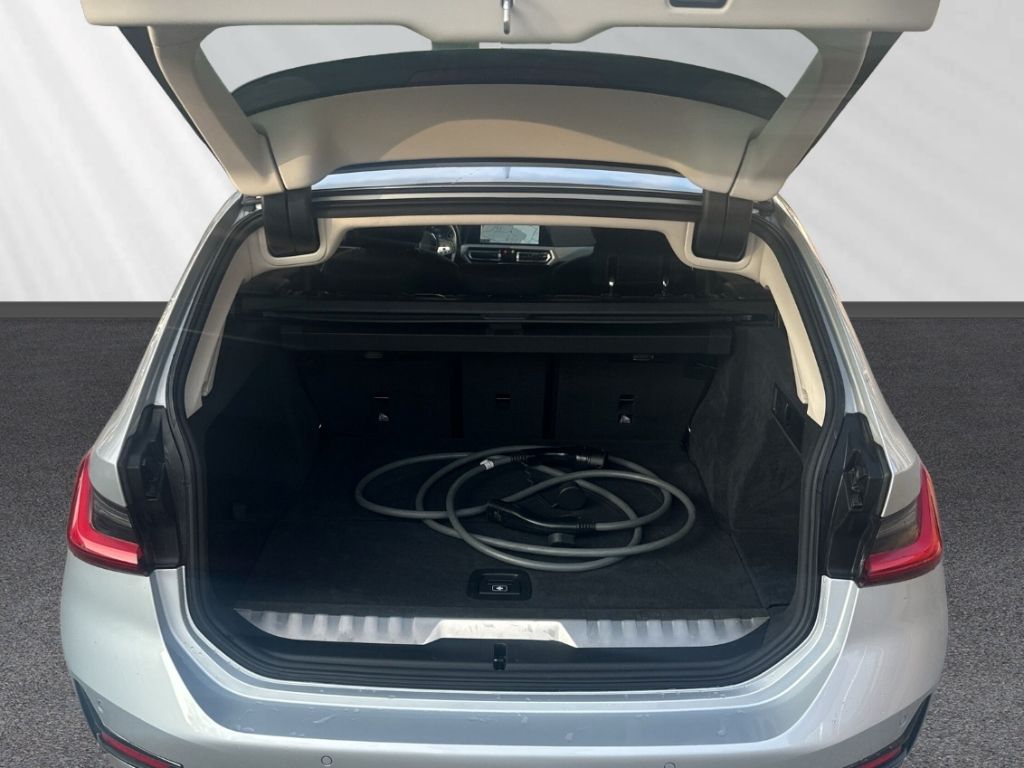 BMW 320 e Touring LC Prof LED PDC Wireless Charging foto 14