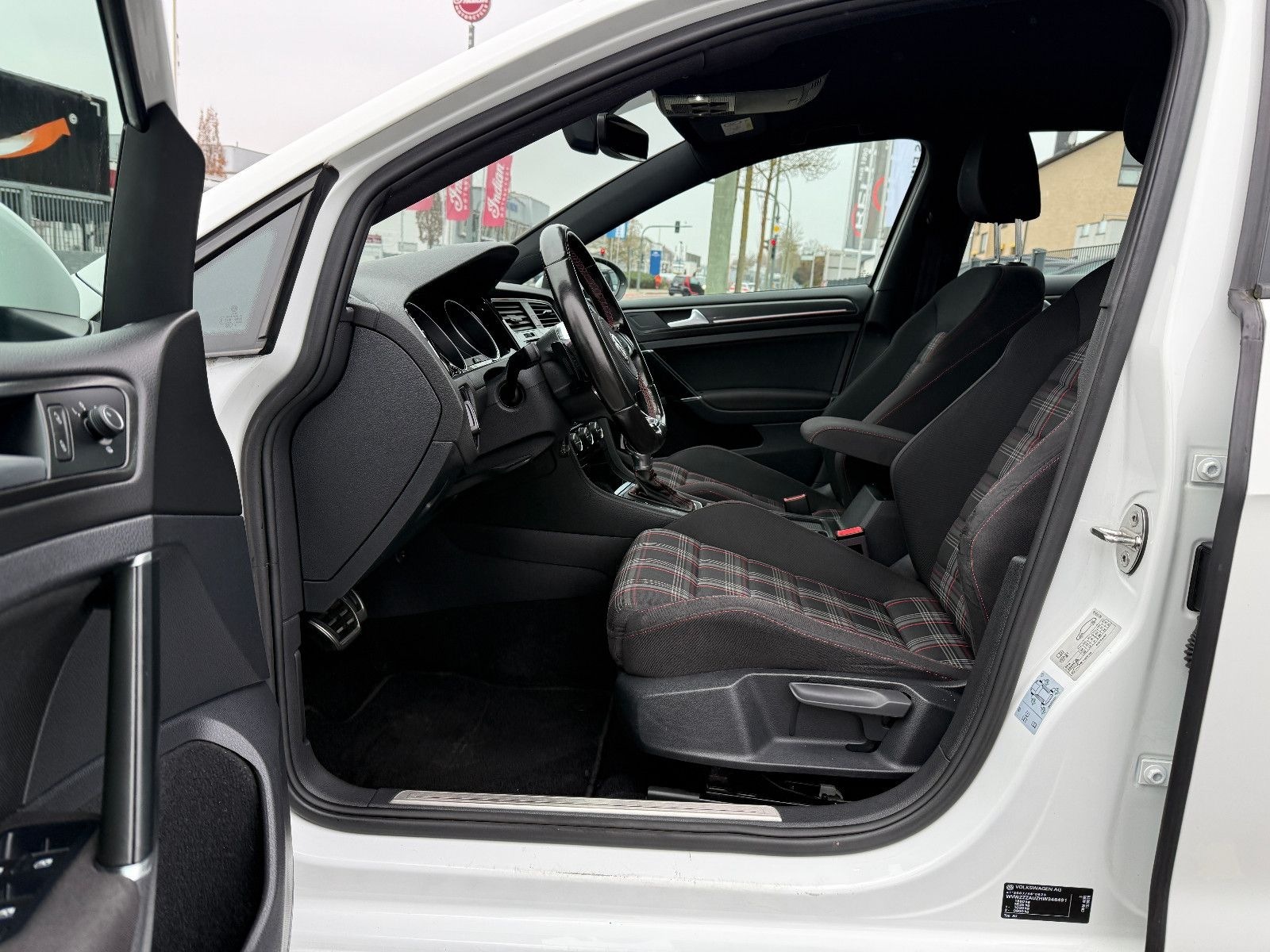 Volkswagen Golf VII 2,0 TSI GTI DSG ACC NAVI FINANZIERUNG foto 9