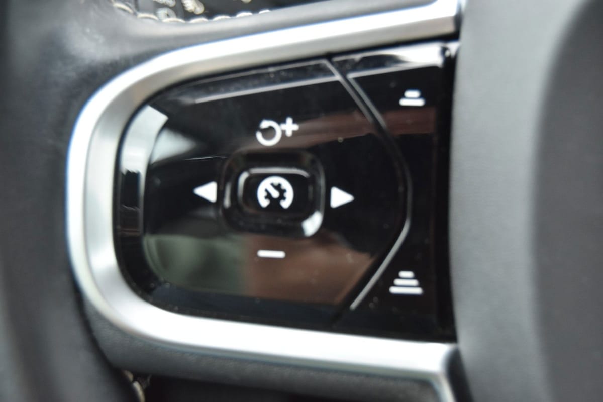 Volvo XC60 Momentum Pro 2WD LED NAVI AHK LEDER SOUNDHK foto 15