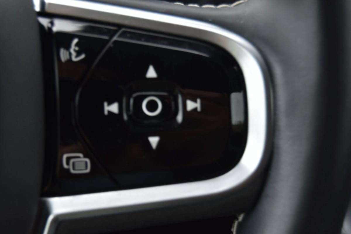 Volvo XC60 Momentum Pro 2WD LED NAVI AHK LEDER SOUNDHK foto 16