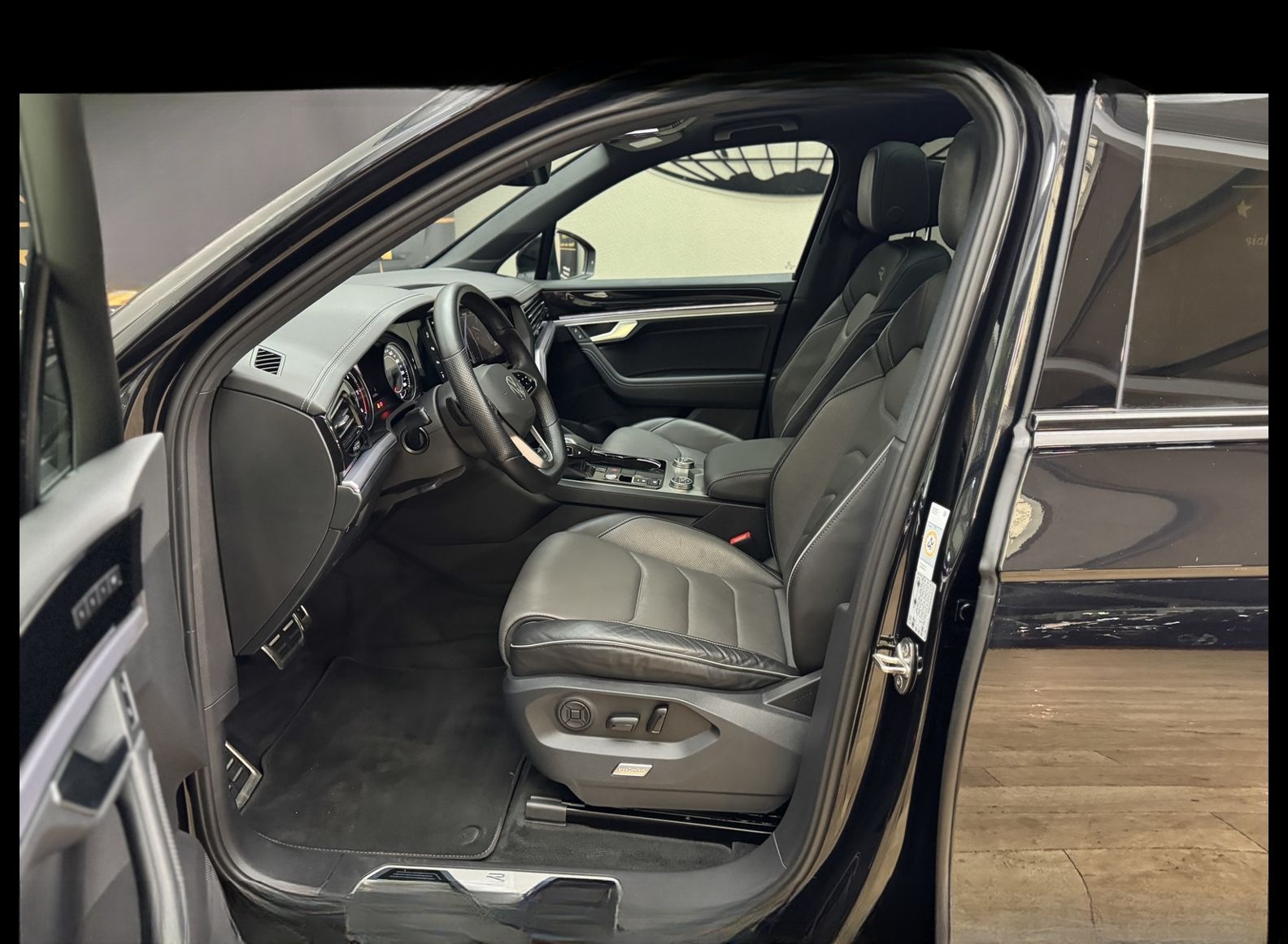 Volkswagen Touareg 3.0 TDI R-Line Black Style Luft/21/Navi/ foto 14