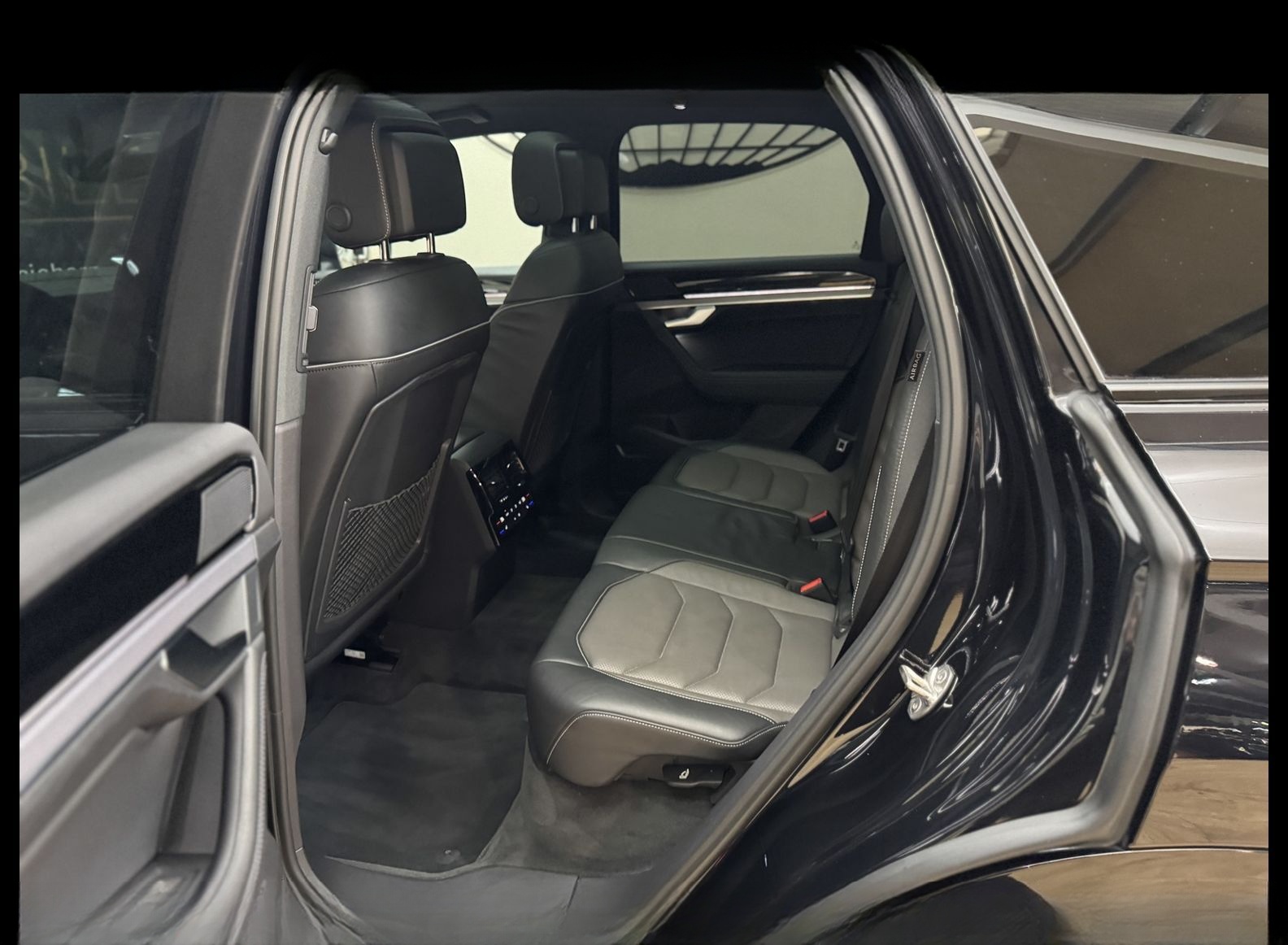 Volkswagen Touareg 3.0 TDI R-Line Black Style Luft/21/Navi/ foto 15