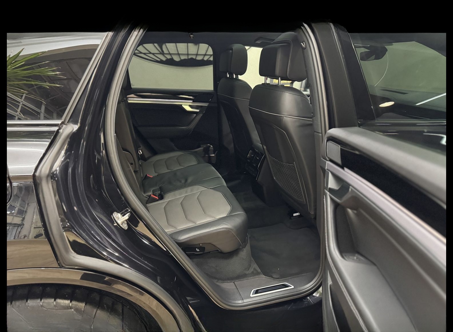 Volkswagen Touareg 3.0 TDI R-Line Black Style Luft/21/Navi/ foto 16