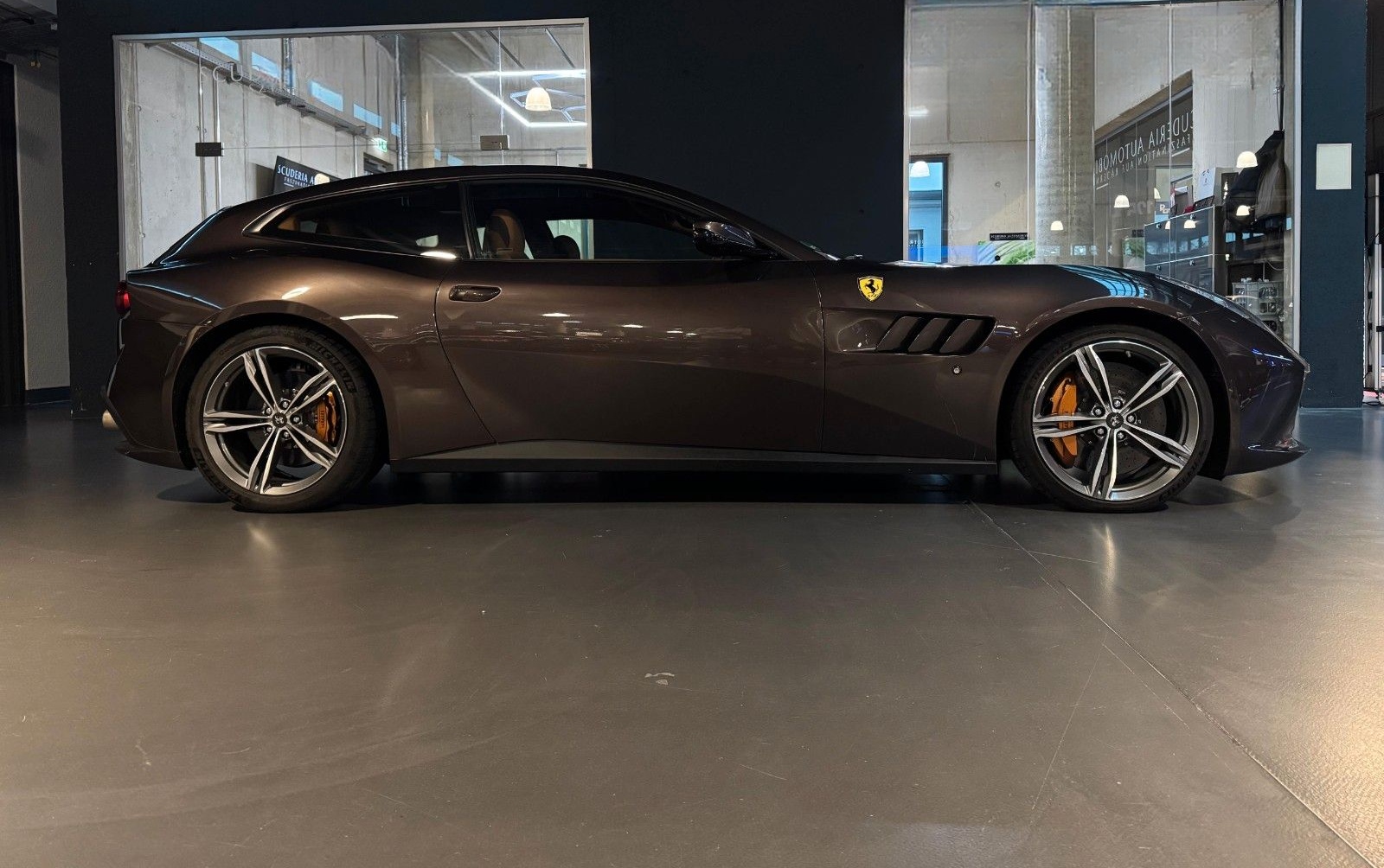 Ferrari GTC4Lusso 6.3 V12 LIFT/PASS.DISPLAY/PANO foto 7