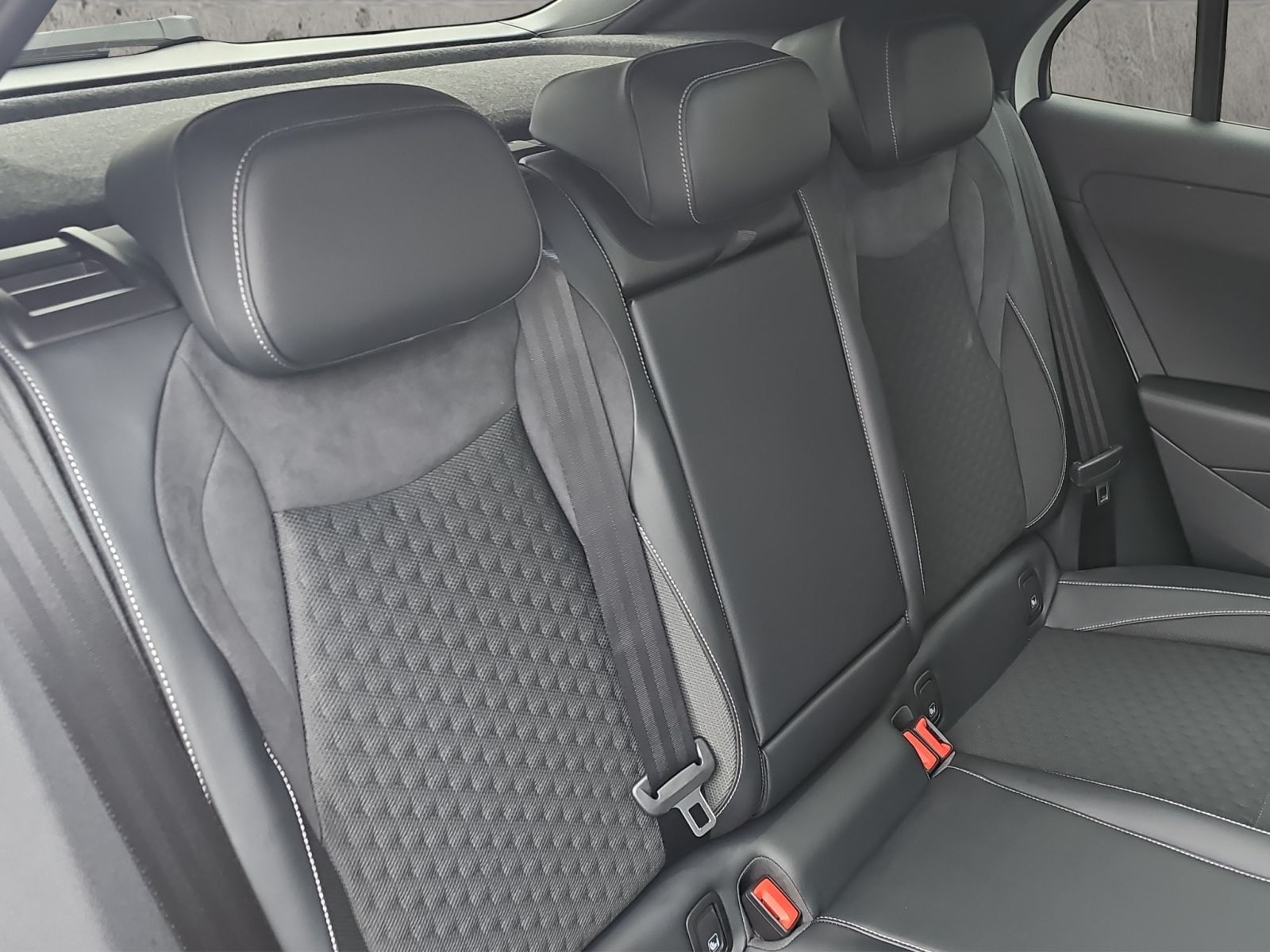 Volkswagen T-Roc R-Line 1.5 l eTSI OPF 110 kW (150 PS) 7-Ga foto 18