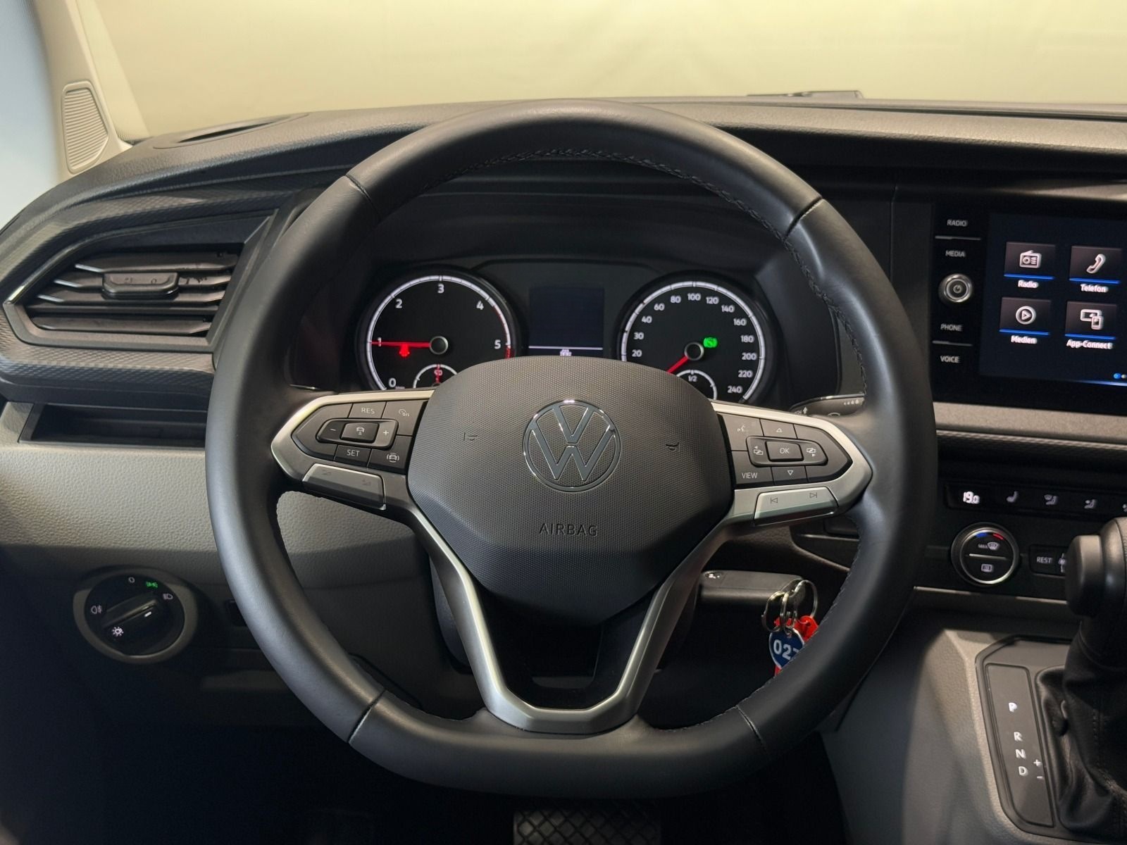 Volkswagen T6.1 Caravelle Comfortline TDI DSG | LED NAVI foto 6