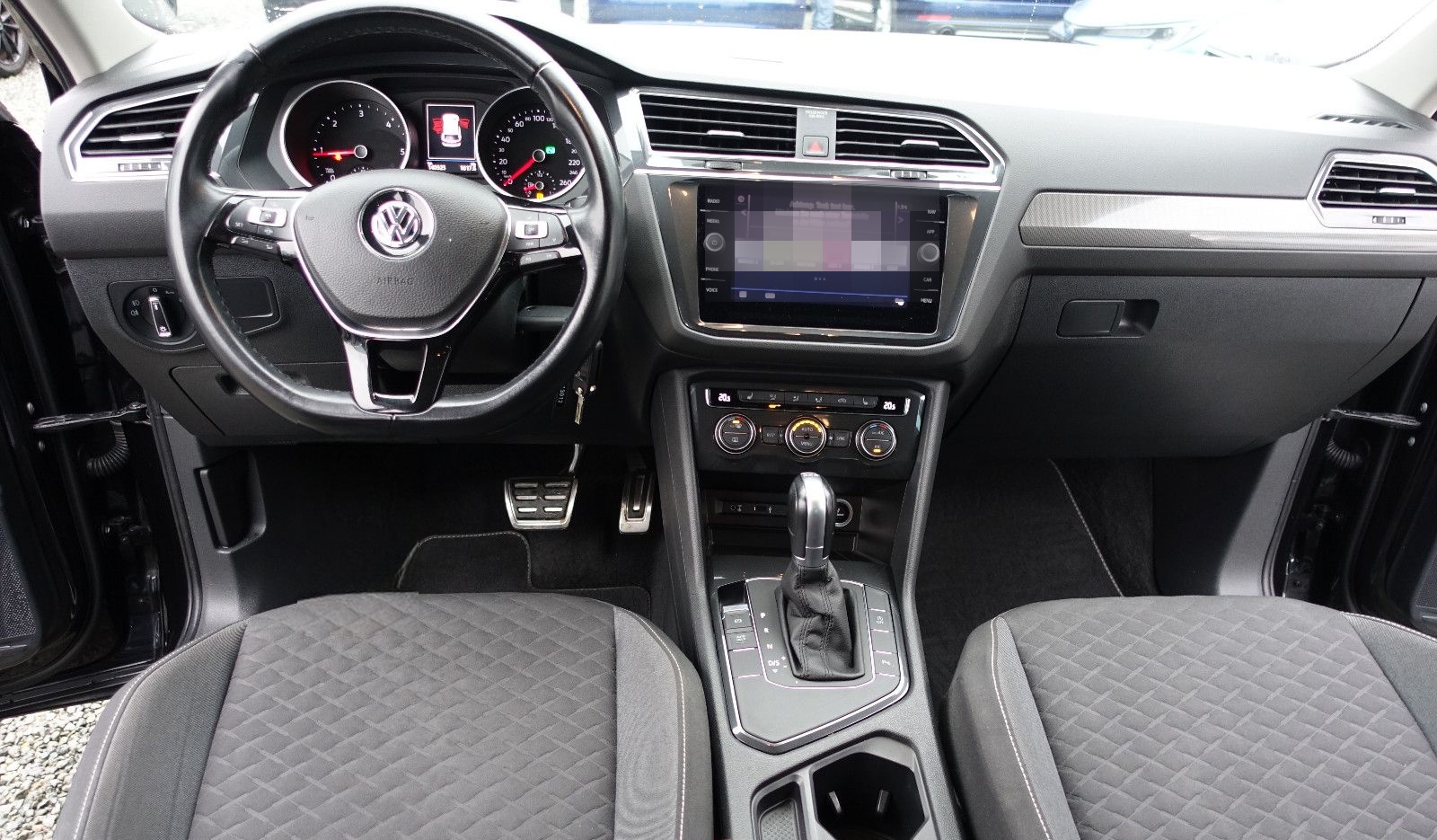 Volkswagen Tiguan 2.0 TDI Aut. ACC NAV SITZH Insp.+TÜV NEU foto 13