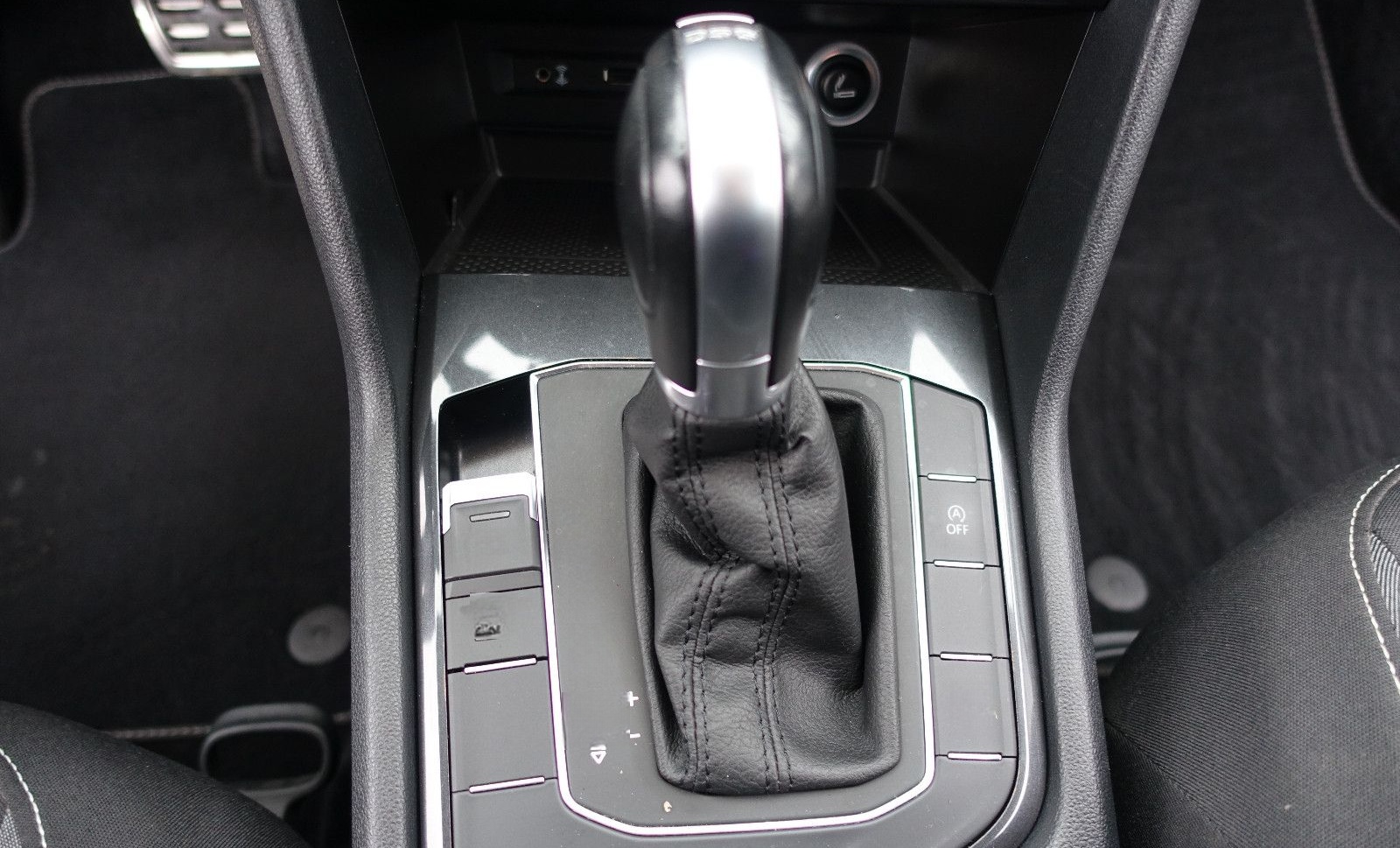 Volkswagen Tiguan 2.0 TDI Aut. ACC NAV SITZH Insp.+TÜV NEU foto 17