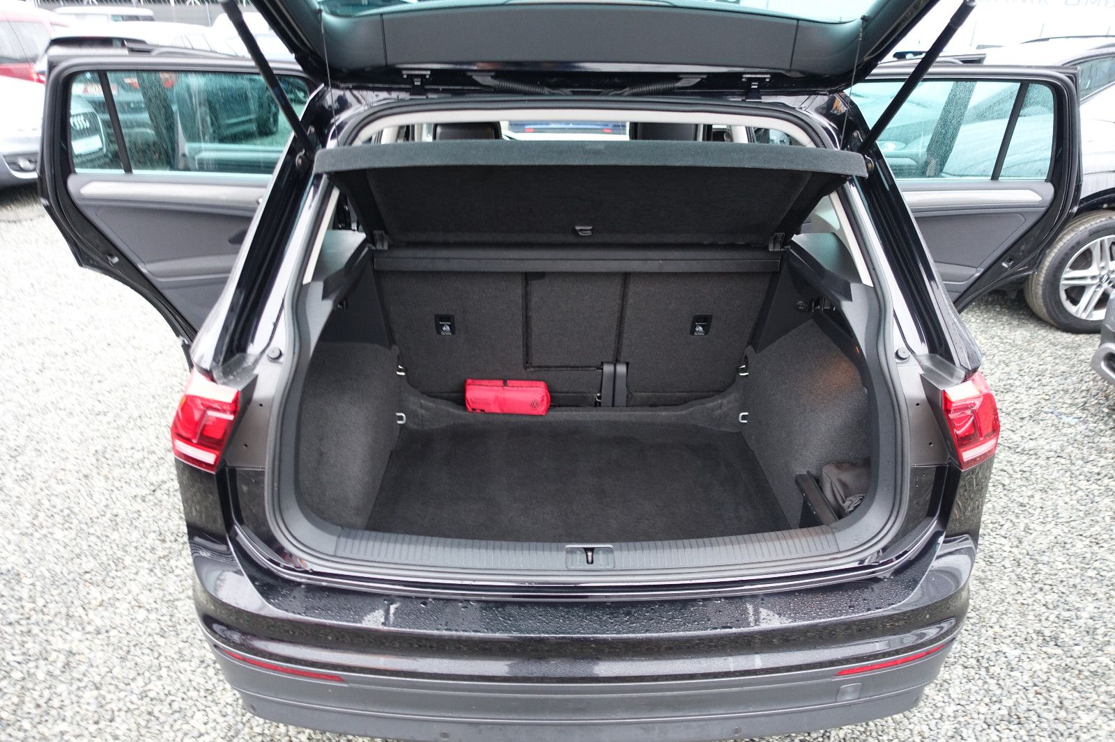 Volkswagen Tiguan 2.0 TDI Aut. ACC NAV SITZH Insp.+TÜV NEU foto 8