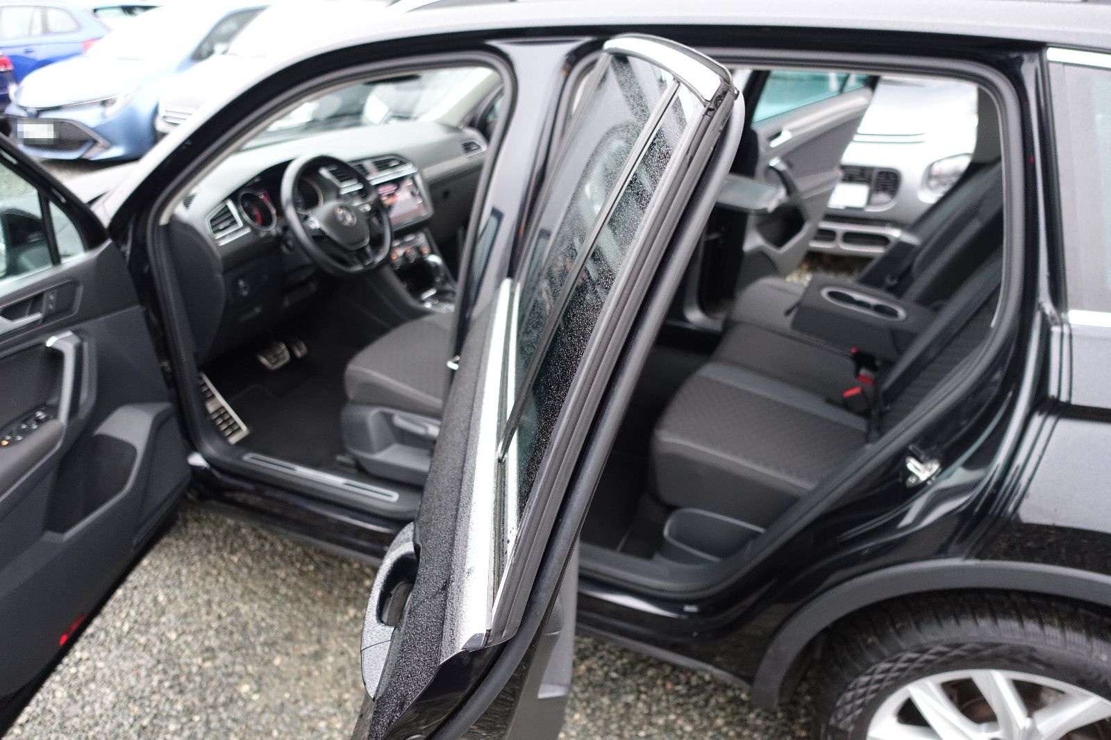 Volkswagen Tiguan 2.0 TDI Aut. ACC NAV SITZH Insp.+TÜV NEU foto 9