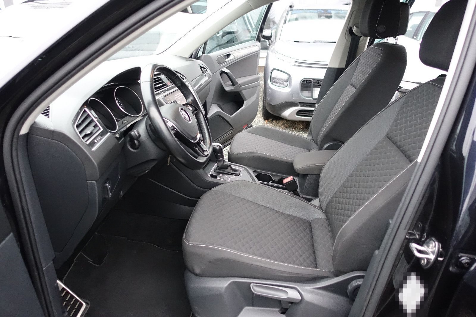 Volkswagen Tiguan 2.0 TDI Aut. ACC NAV SITZH Insp.+TÜV NEU foto 10