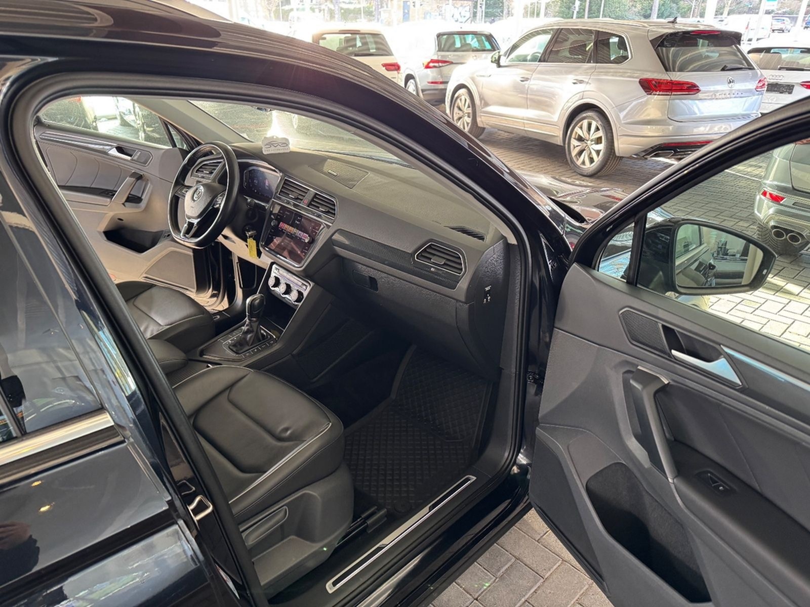 Volkswagen Tiguan DSG R-Line Highline BMT AHK/Pano/360/ foto 13