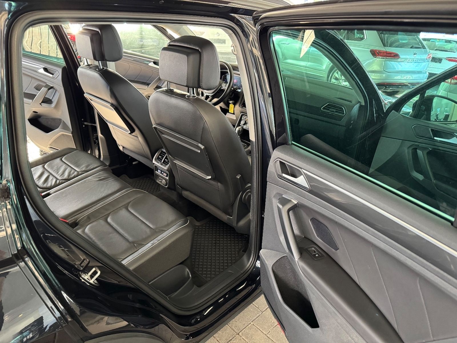 Volkswagen Tiguan DSG R-Line Highline BMT AHK/Pano/360/ foto 18