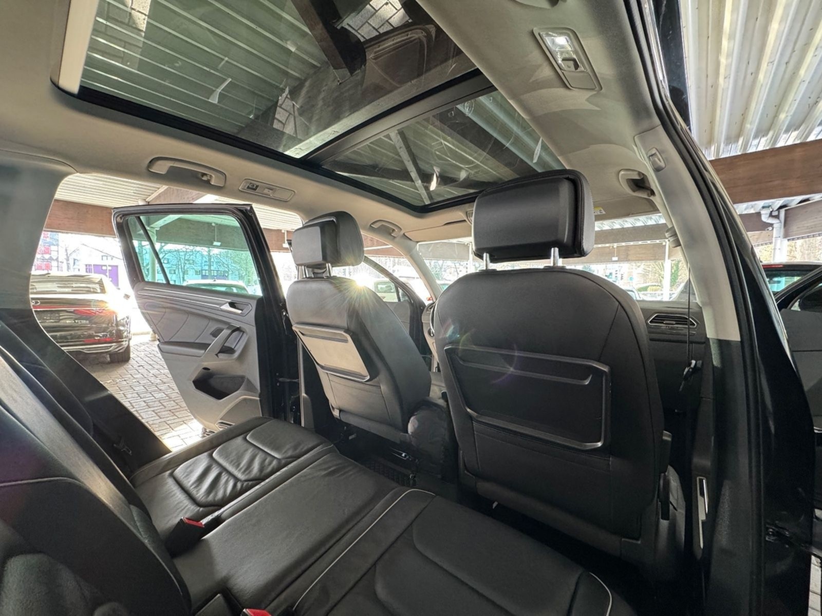 Volkswagen Tiguan DSG R-Line Highline BMT AHK/Pano/360/ foto 19