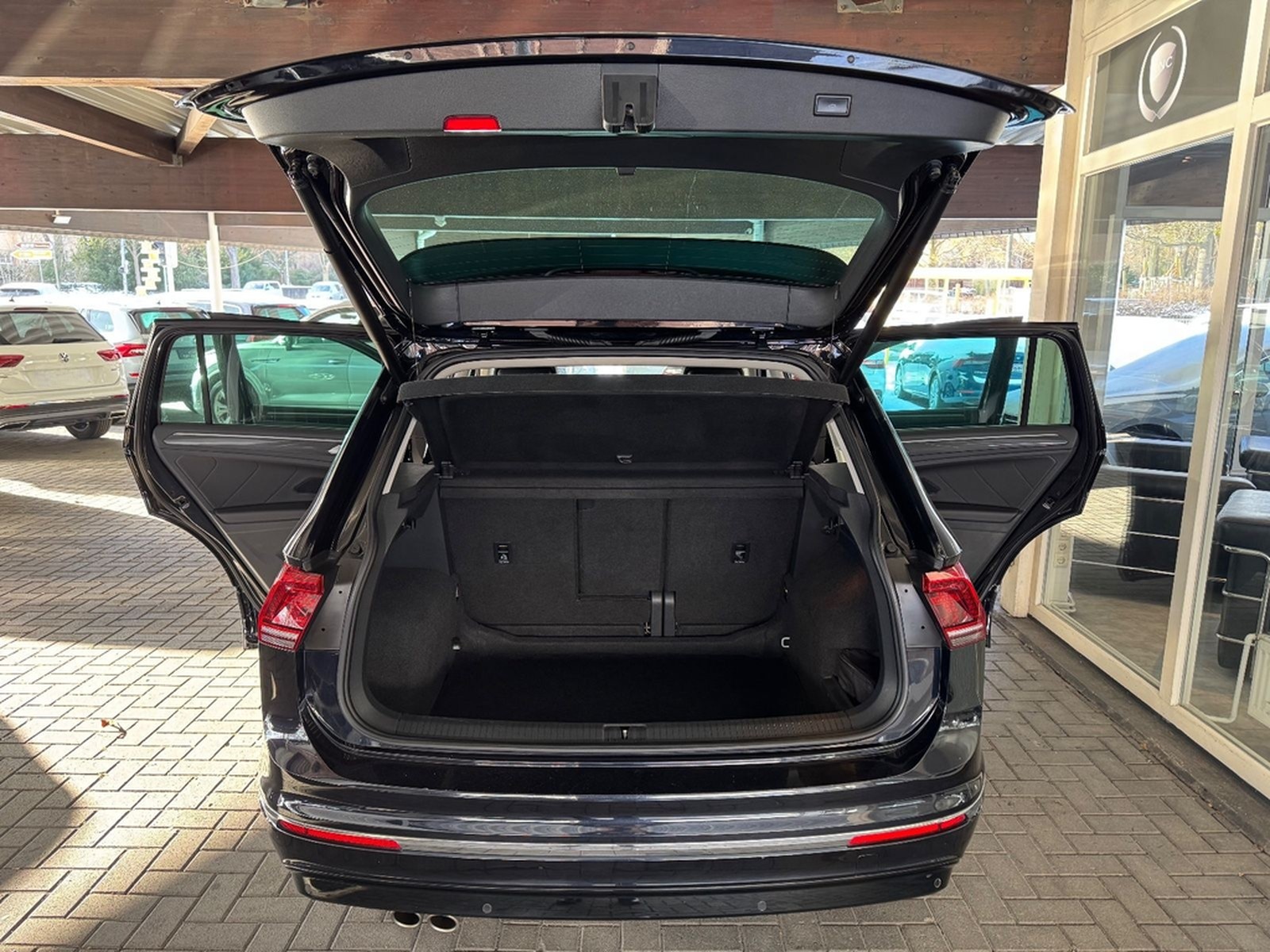Volkswagen Tiguan DSG R-Line Highline BMT AHK/Pano/360/ foto 20