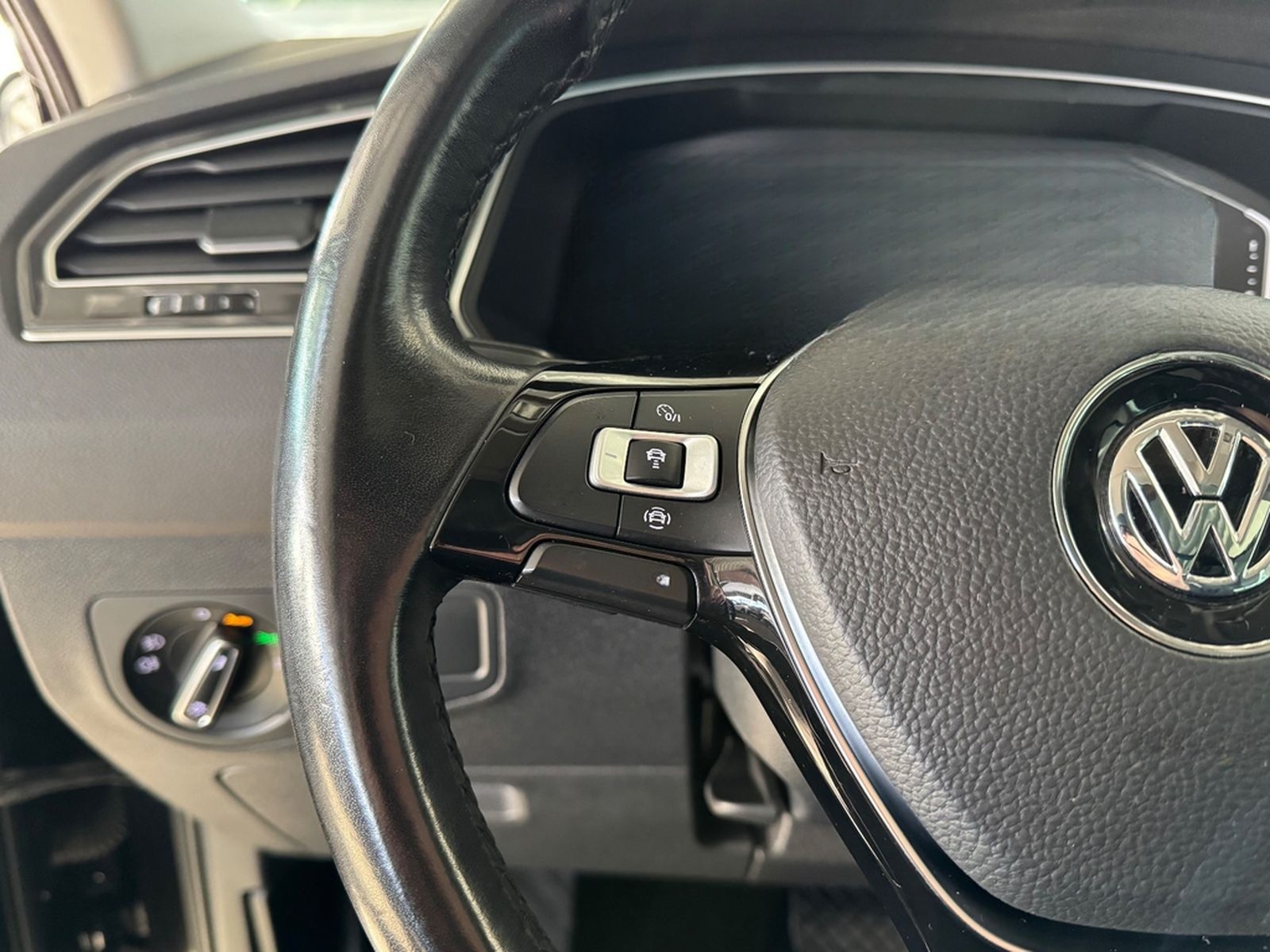 Volkswagen Tiguan DSG R-Line Highline BMT AHK/Pano/360/ foto 29