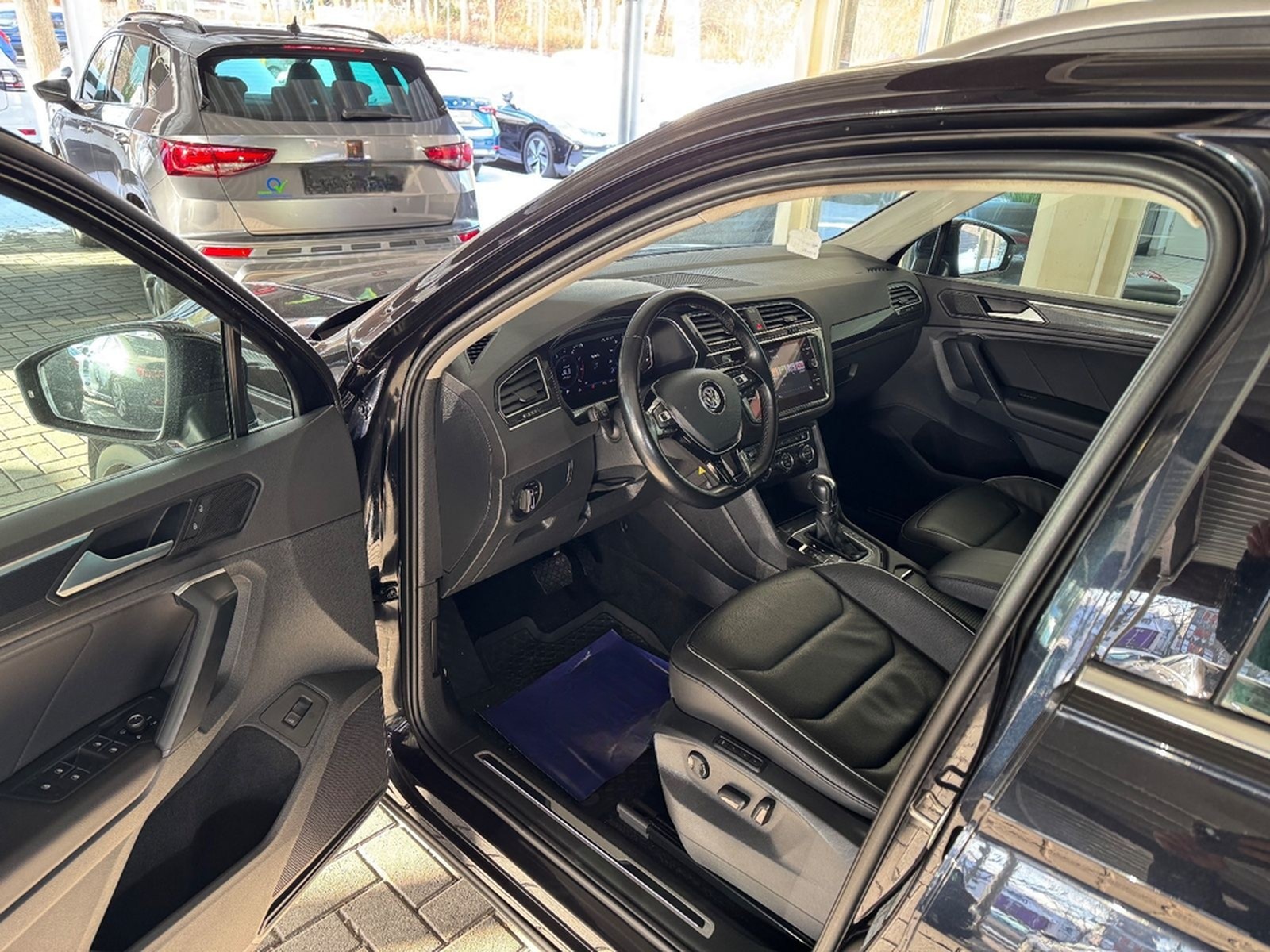 Volkswagen Tiguan DSG R-Line Highline BMT AHK/Pano/360/ foto 9