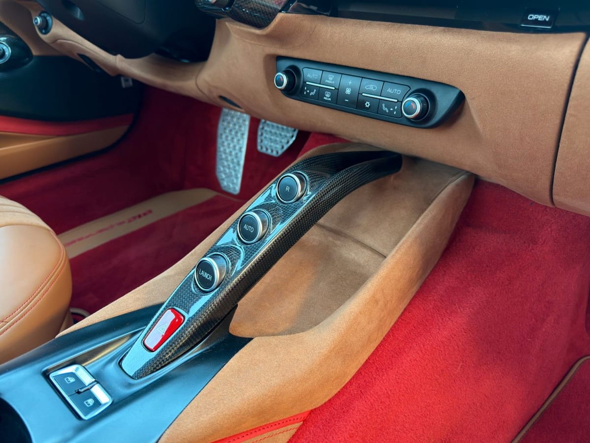 Ferrari 812 Superfast / Lift / LED / Carbon / Daytona foto 16