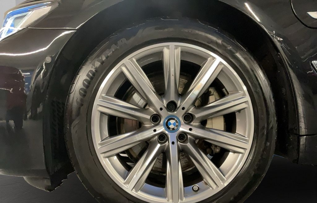 BMW 530e T. HYBRID LASER NAVI HUD SPORTSITZ PDC 18" foto 4