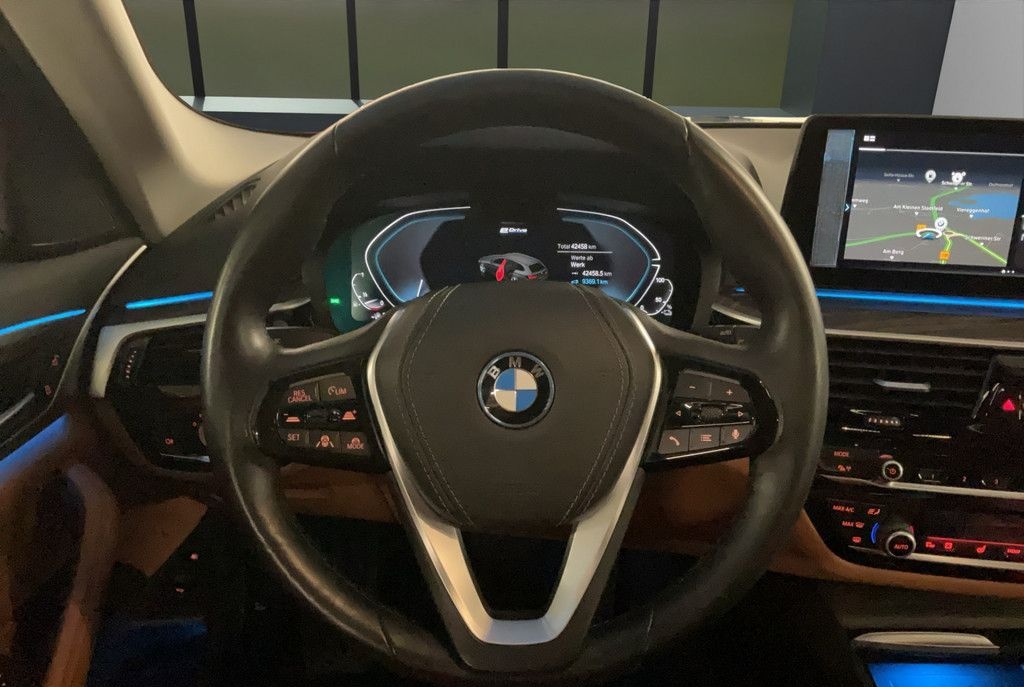 BMW 530e T. HYBRID LASER NAVI HUD SPORTSITZ PDC 18" foto 7