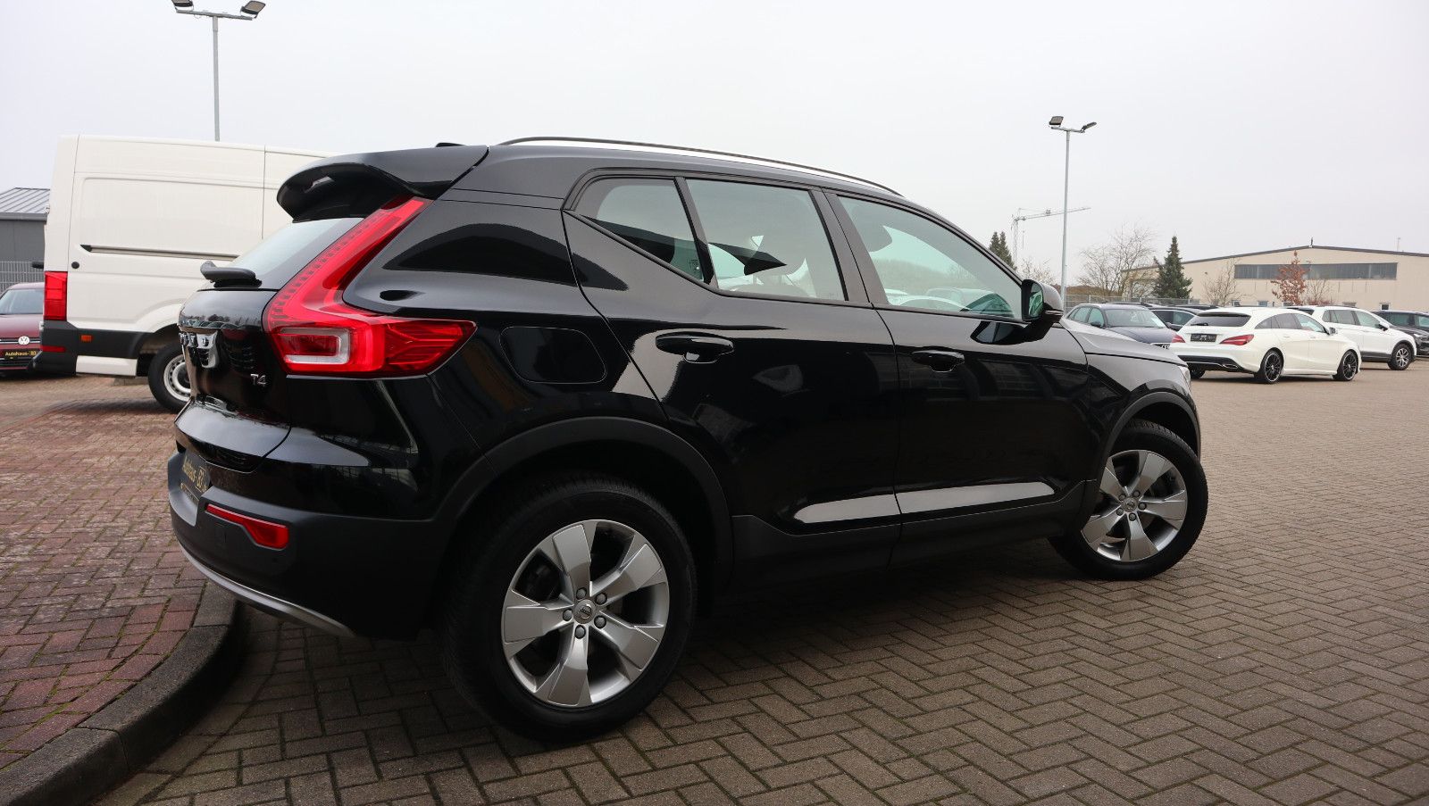 Volvo XC 40 Momentum 2WD Navi LED AHK Shz foto 2