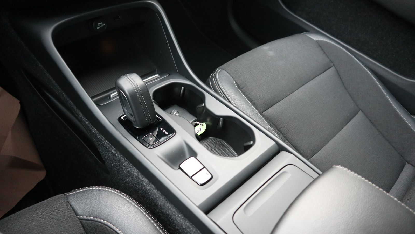 Volvo XC 40 Momentum 2WD Navi LED AHK Shz foto 20