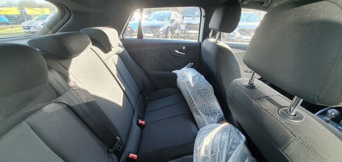Audi Q2 quattro Automatik LED Navi Allrad foto 12