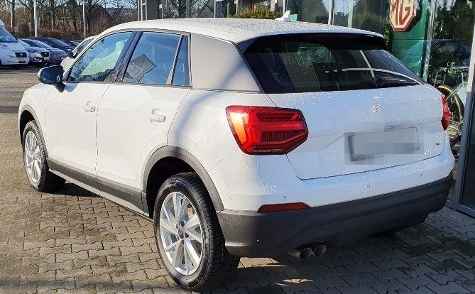 Audi Q2 quattro Automatik LED Navi Allrad foto 5
