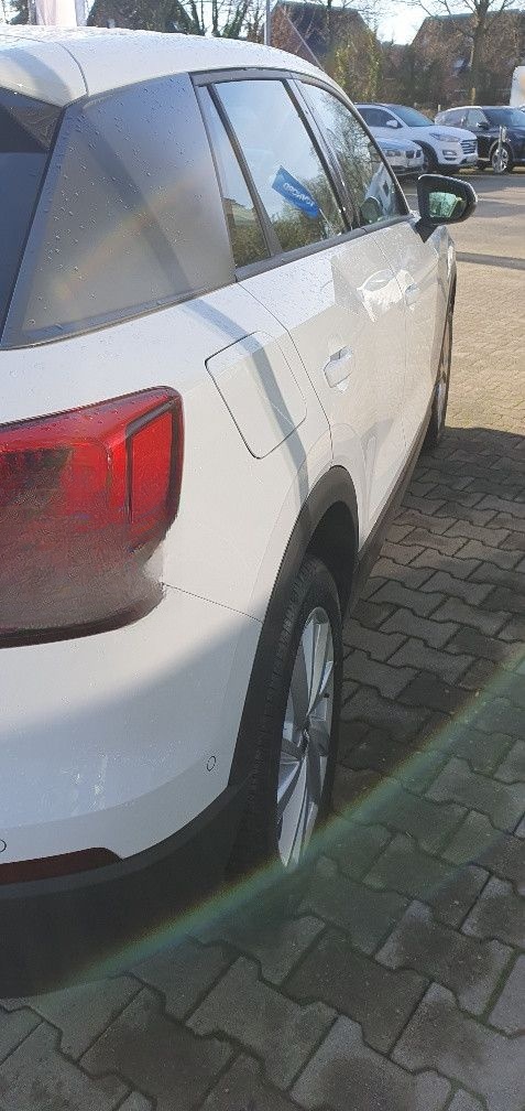 Audi Q2 quattro Automatik LED Navi Allrad foto 8