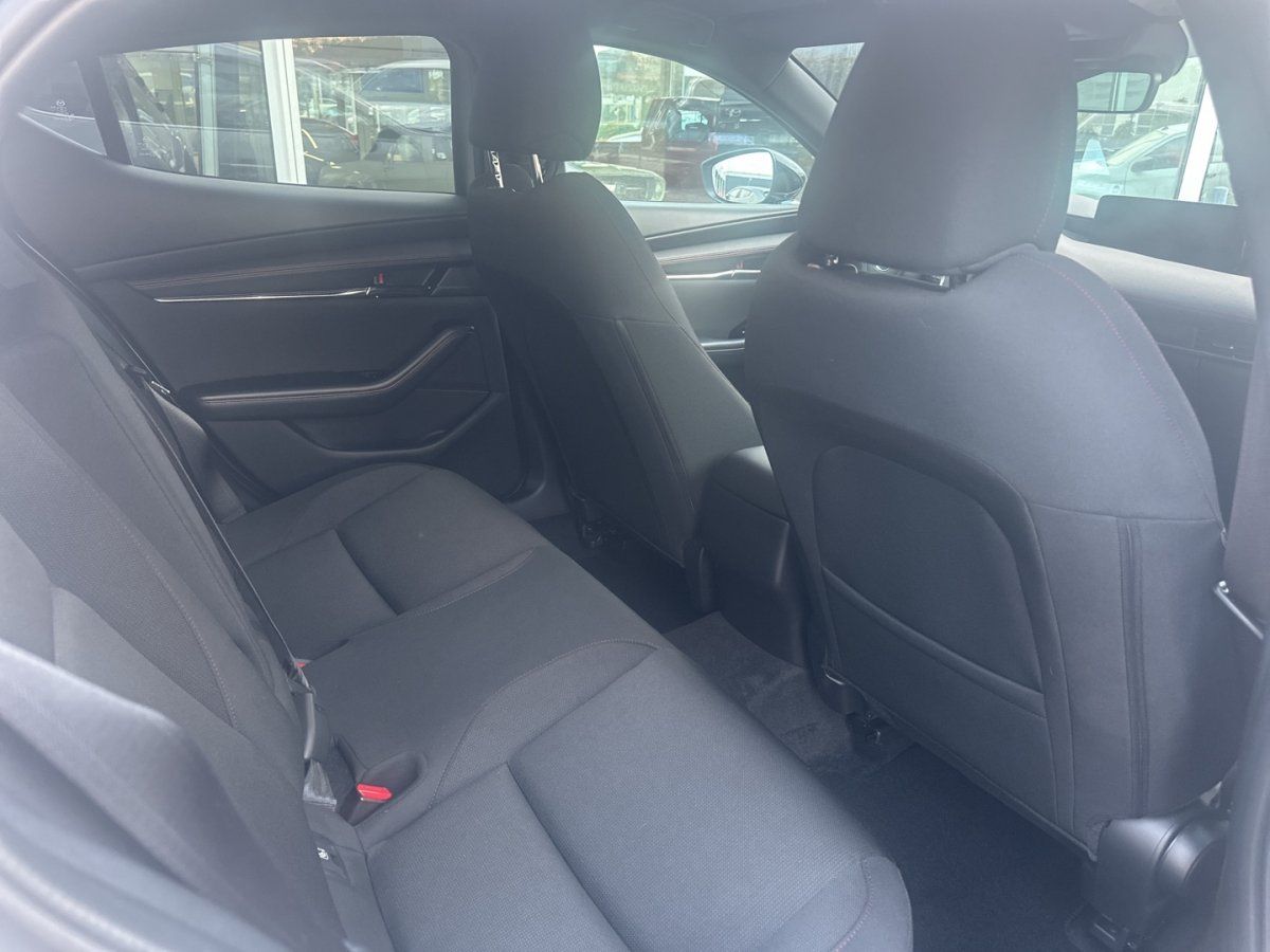 Mazda 3 2.0L e-SKYACTIV G 122ps Homura foto 13