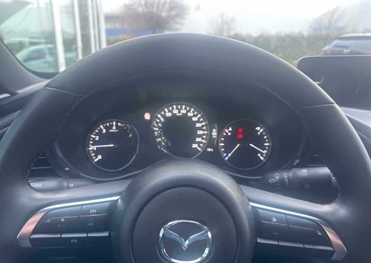 Mazda 3 2.0L e-SKYACTIV G 122ps Homura foto 18