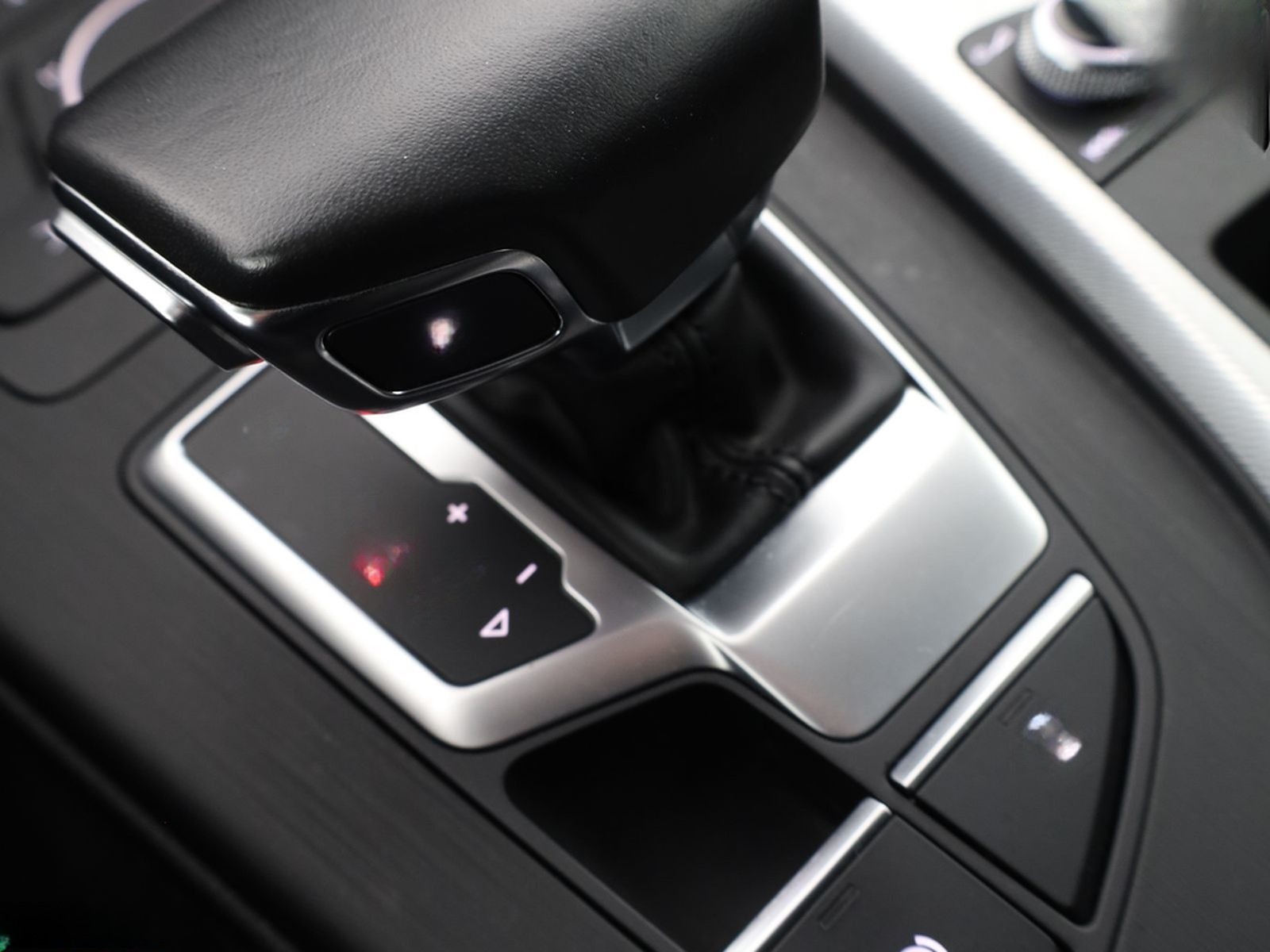 Audi A4 1.4 TFSI S LINE KEYLESS,KAMERA,SCHECKHEFT,LED foto 19