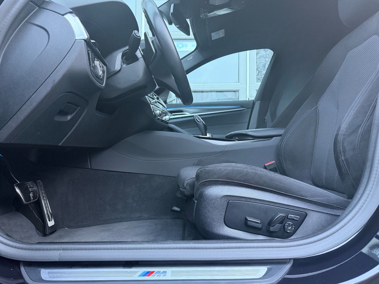 BMW 530e M SPORT*KAMERA*HARMAN*HUD*KEY*4x KLIMAT* foto 11