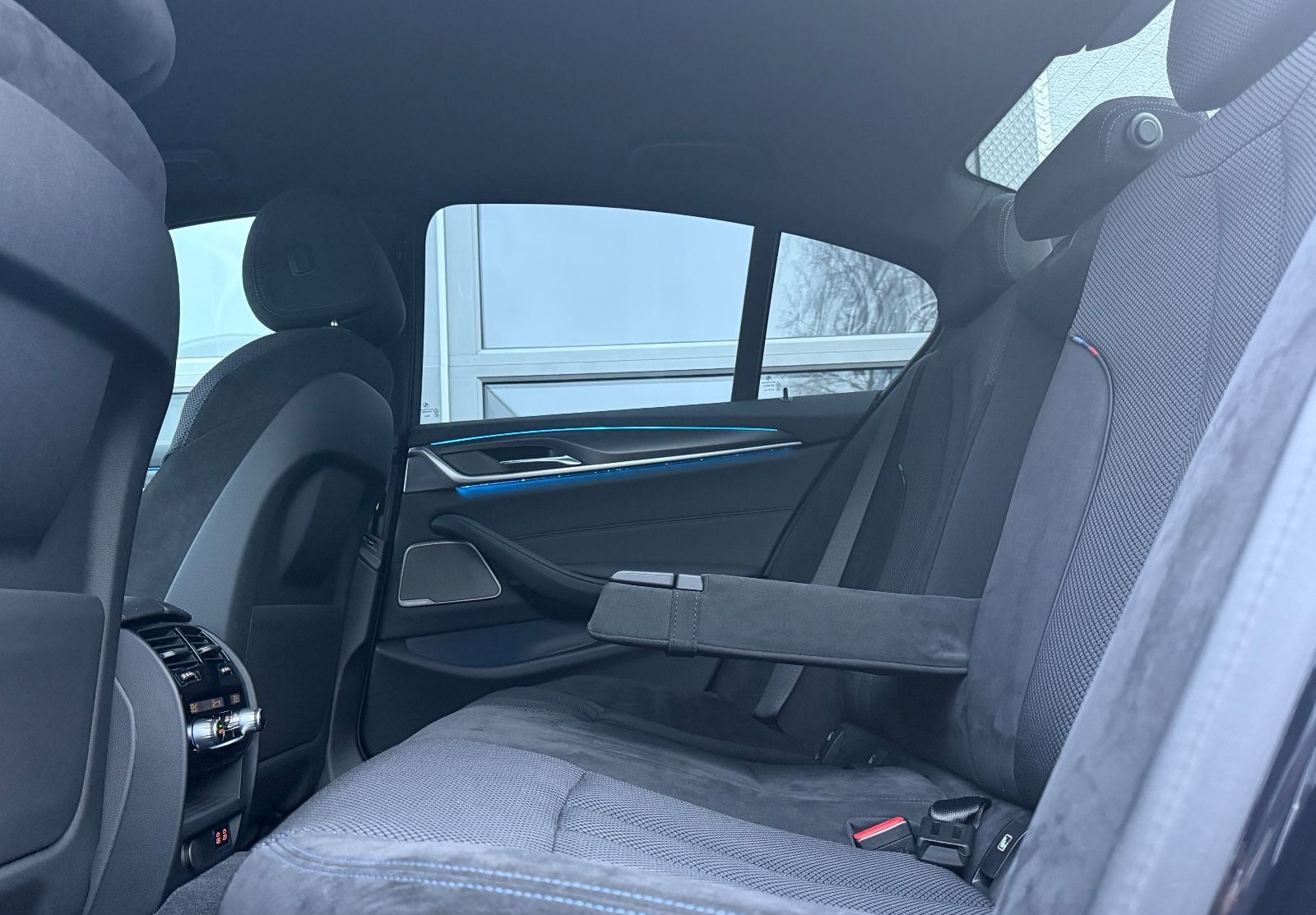 BMW 530e M SPORT*KAMERA*HARMAN*HUD*KEY*4x KLIMAT* foto 15