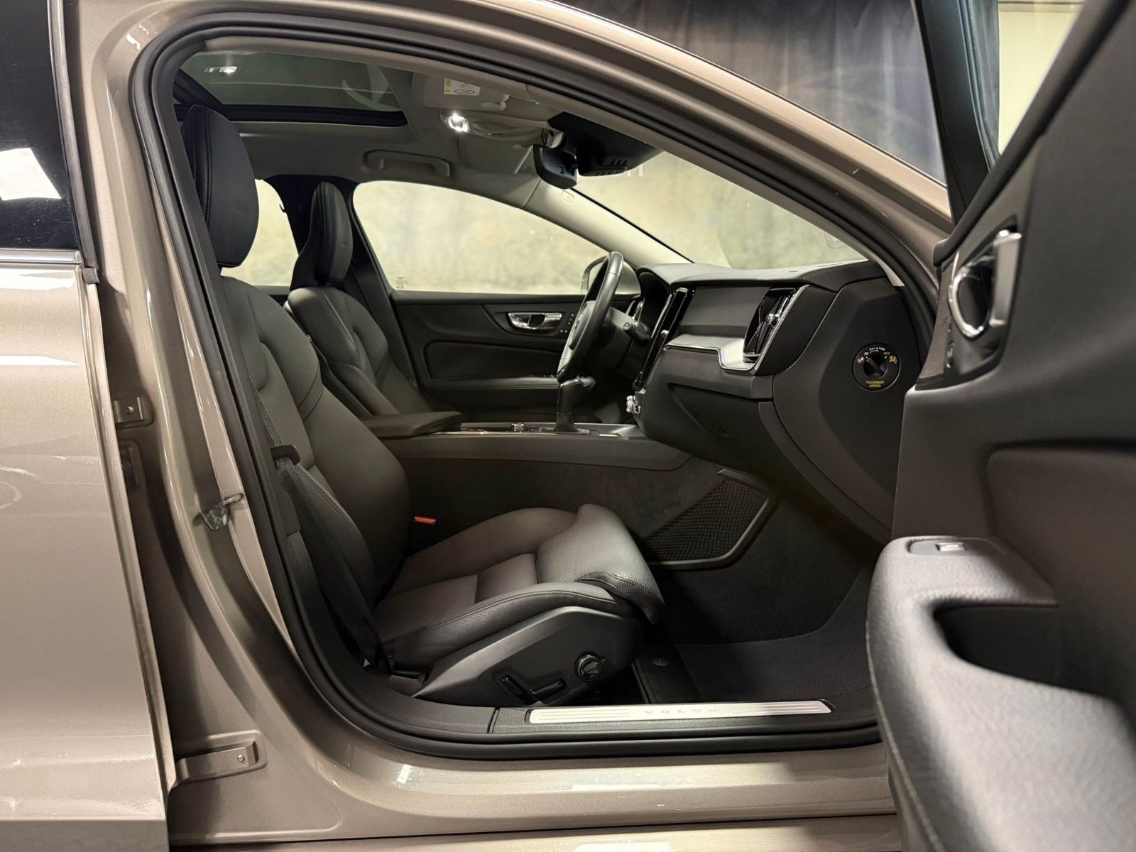 Volvo V60 Kombi D4 Inscription LED Pano H&K 1.Hand foto 20