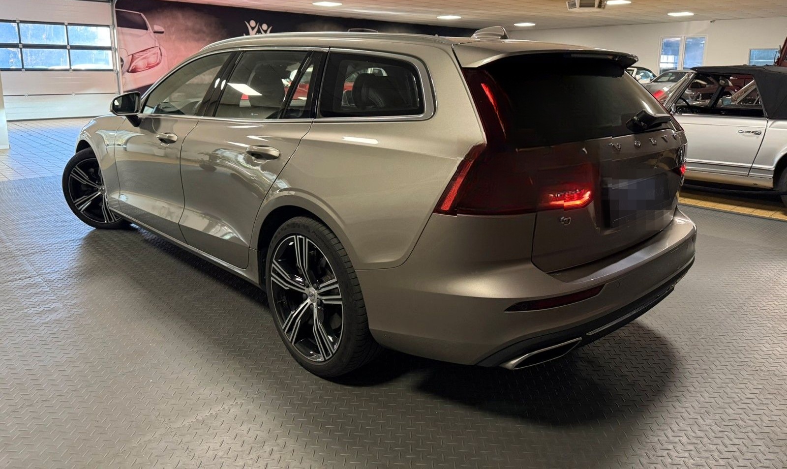 Volvo V60 Kombi D4 Inscription LED Pano H&K 1.Hand foto 3