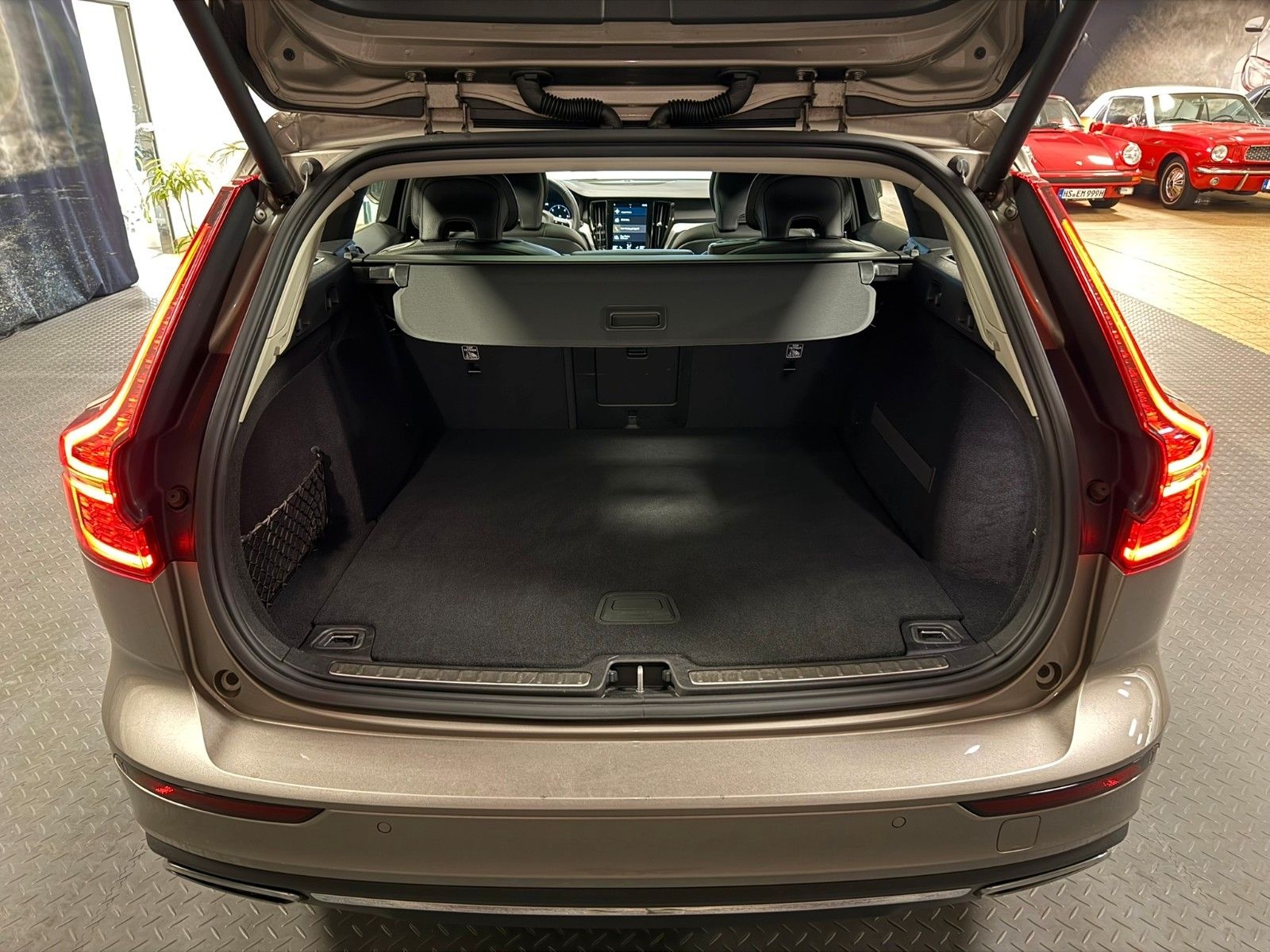 Volvo V60 Kombi D4 Inscription LED Pano H&K 1.Hand foto 7