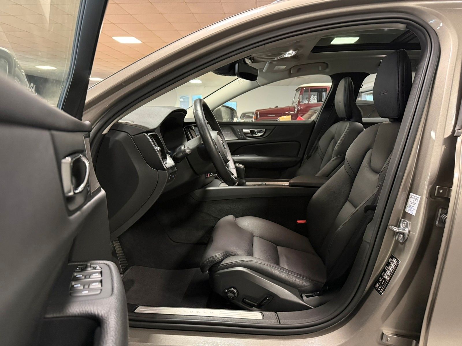 Volvo V60 Kombi D4 Inscription LED Pano H&K 1.Hand foto 8