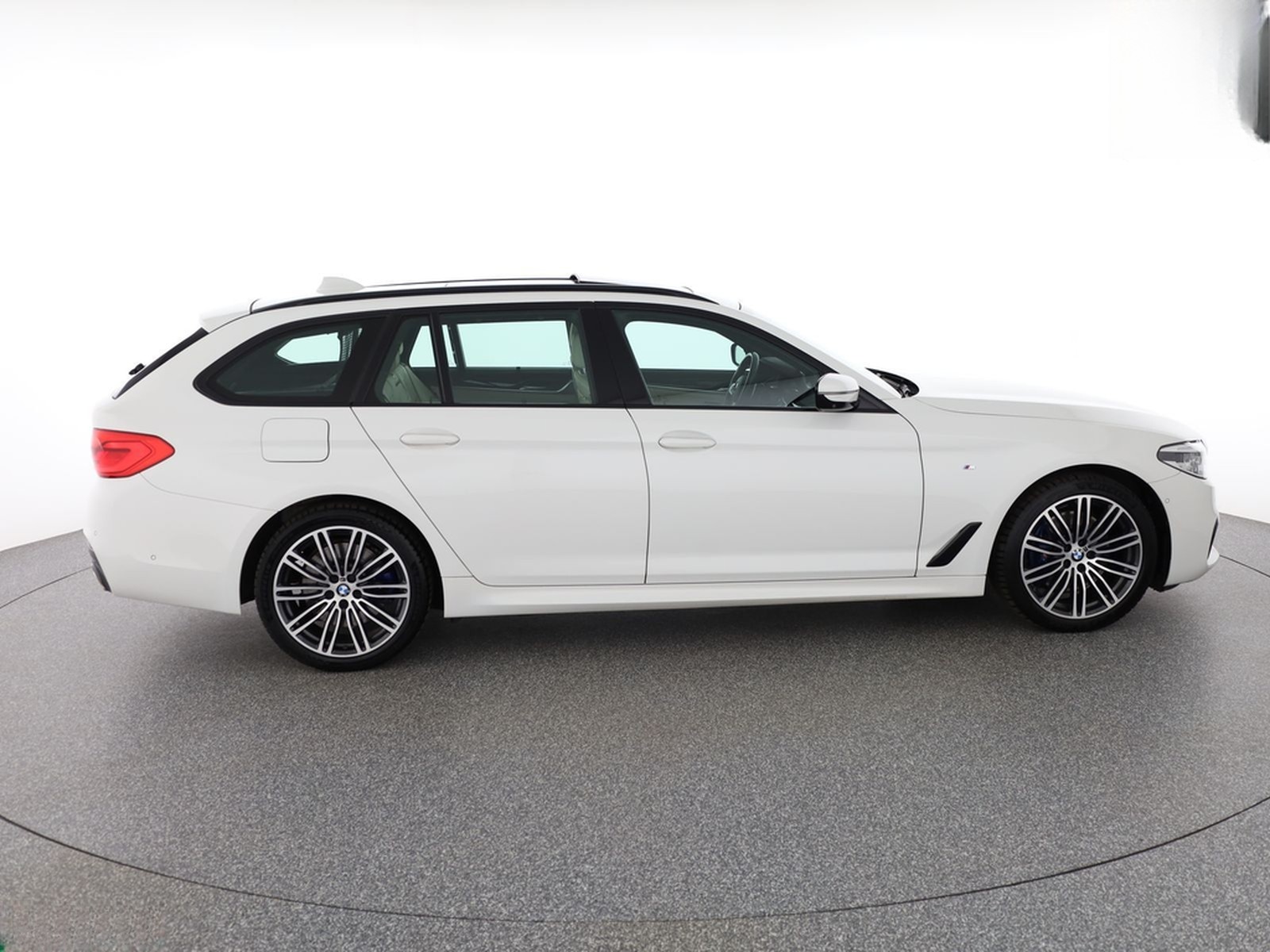 BMW 530 d T xDrive M SPORT SHADOW STANDHEIZ,360GRAD foto 6