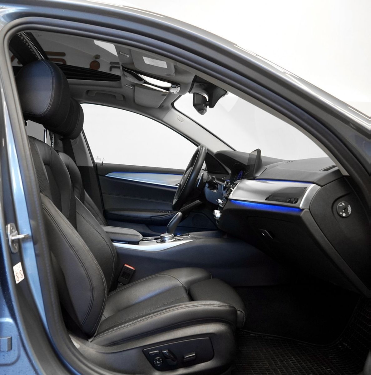 BMW 530 d Touring xD Sport Line 2.H *Pano *AHK *H-UP foto 16
