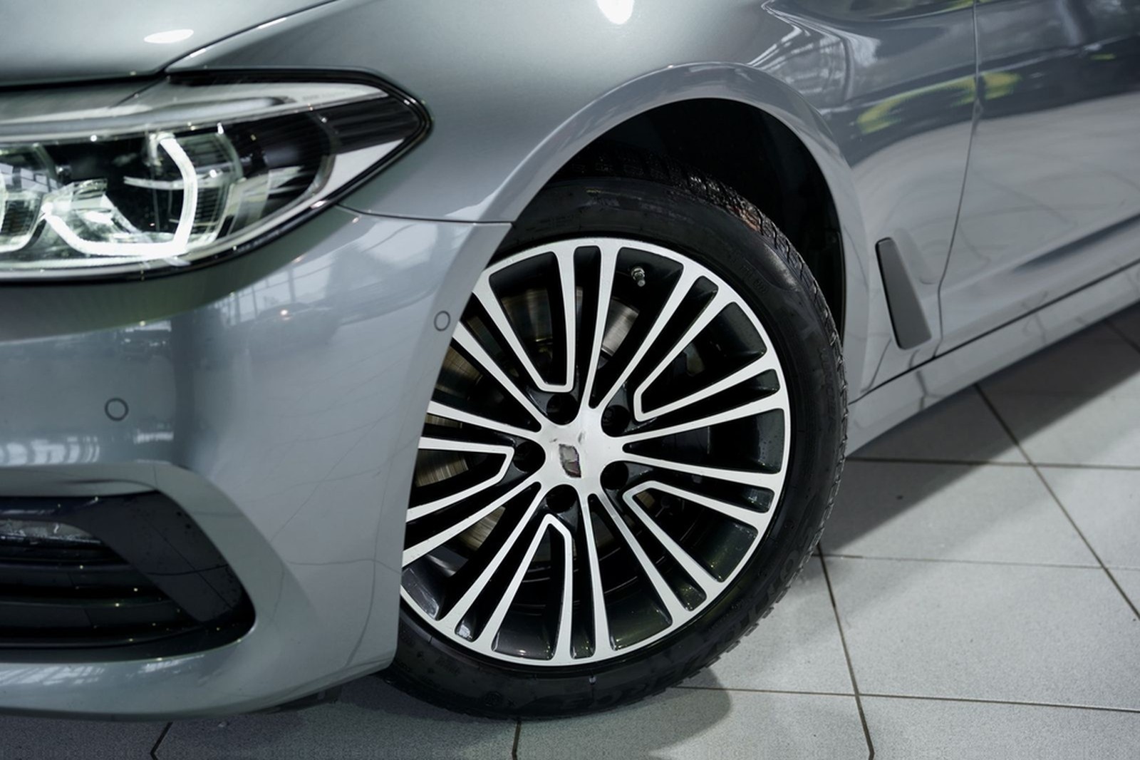 BMW 530 d Touring xD Sport Line 2.H *Pano *AHK *H-UP foto 3