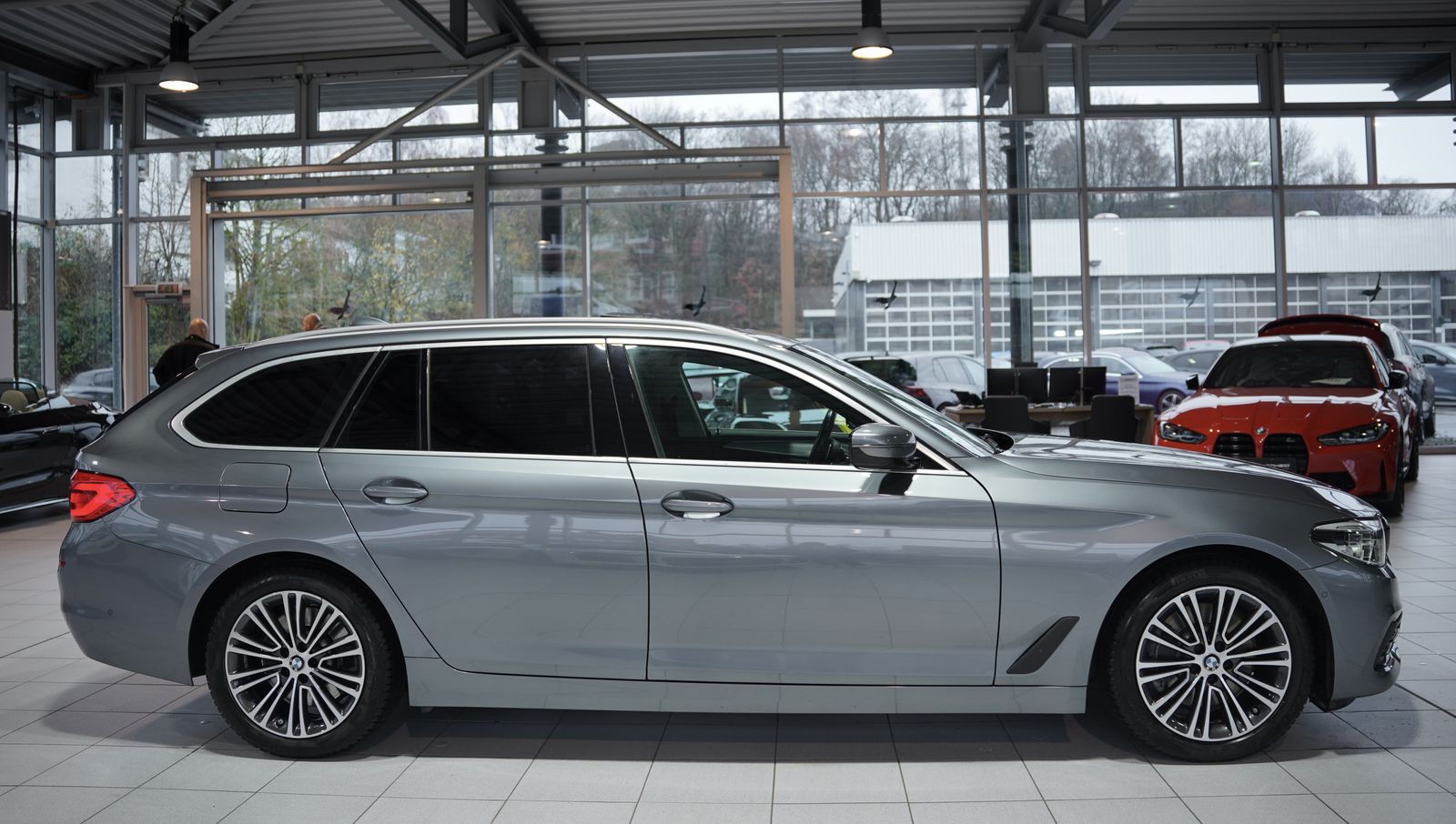 BMW 530 d Touring xD Sport Line 2.H *Pano *AHK *H-UP foto 6
