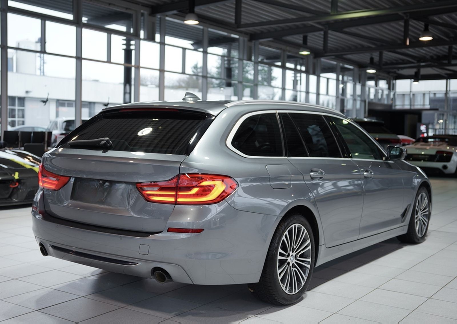 BMW 530 d Touring xD Sport Line 2.H *Pano *AHK *H-UP foto 8