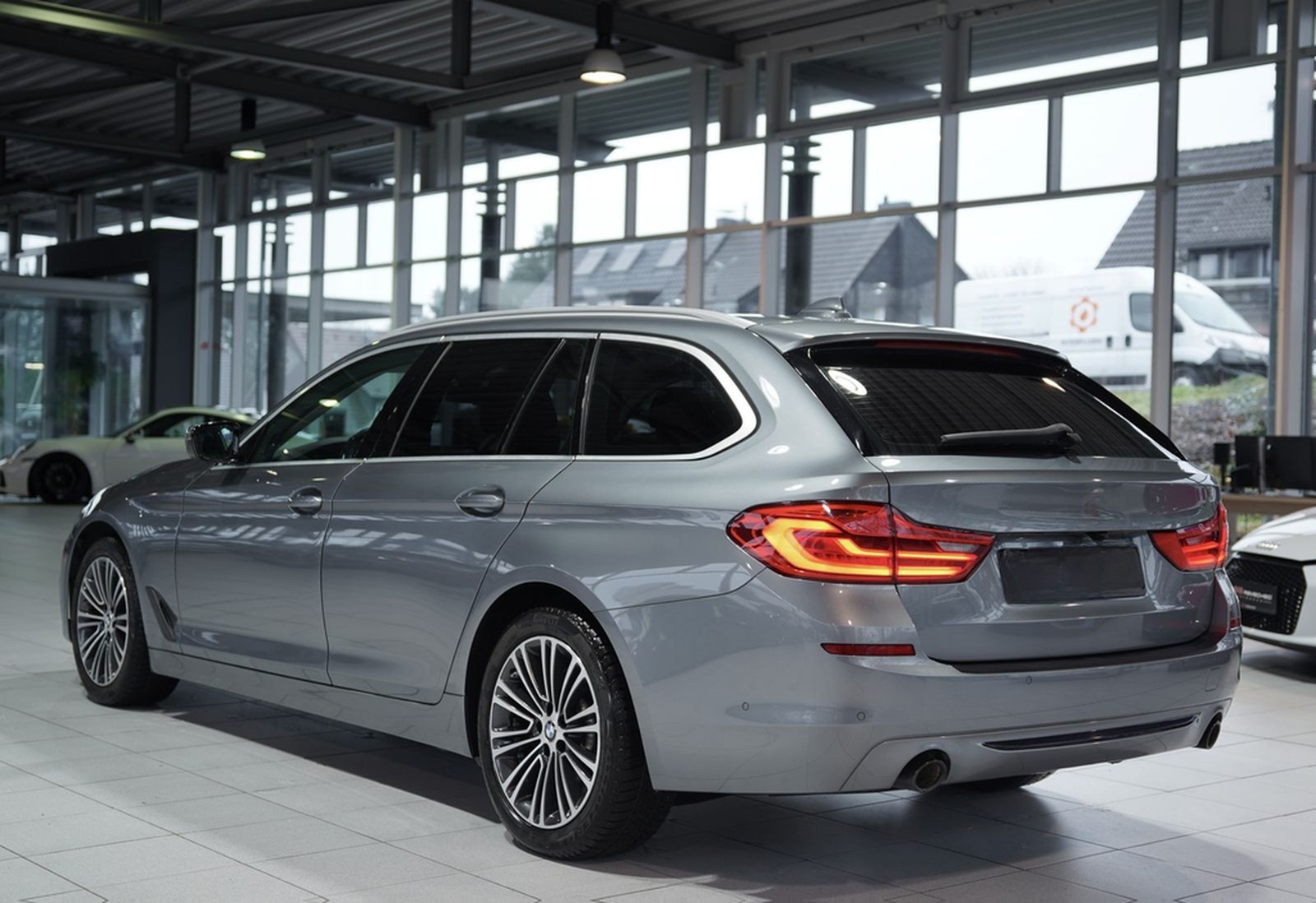 BMW 530 d Touring xD Sport Line 2.H *Pano *AHK *H-UP foto 10