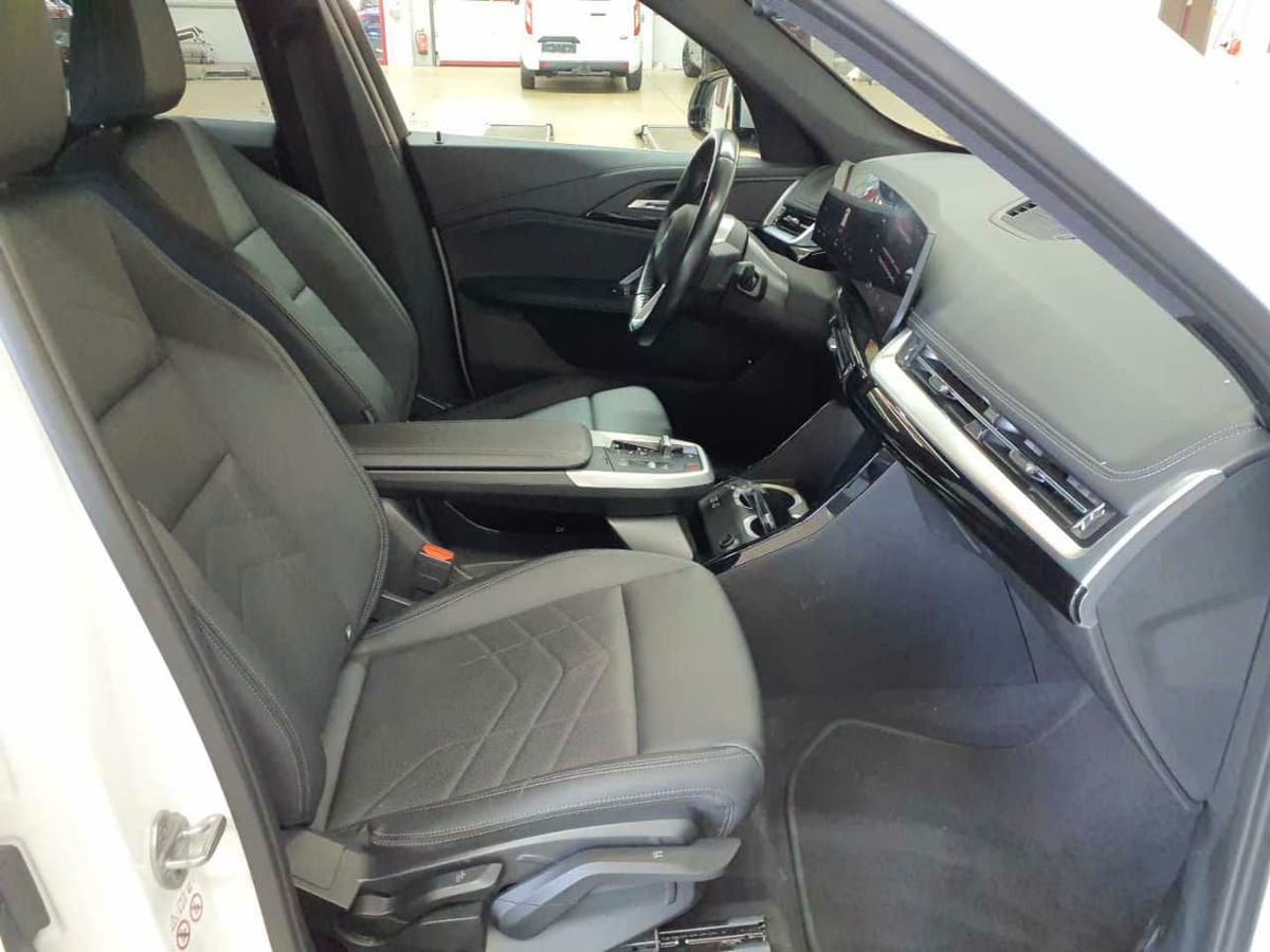 BMW iX1 xDrive30 xLine Navi SHZ Leder LED foto 8
