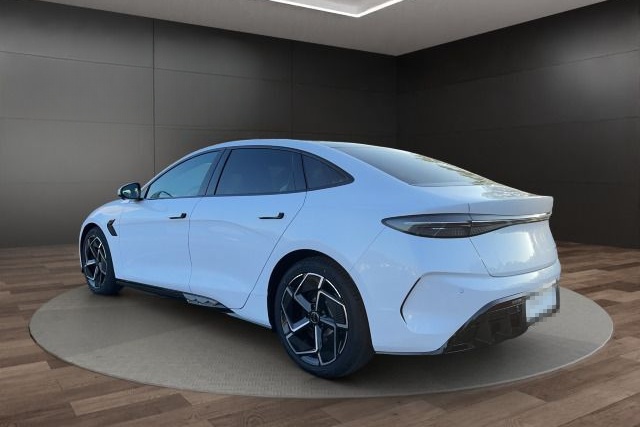 BYD Seal Design 230kW Reichweite 570km Panoramadach foto 4