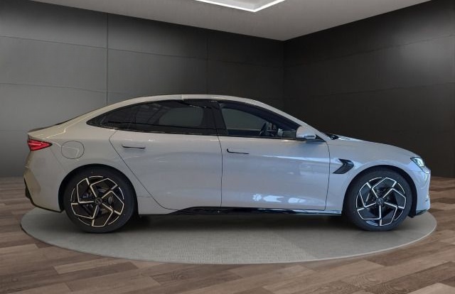 BYD Seal Design 230kW Reichweite 570km Panoramadach foto 4