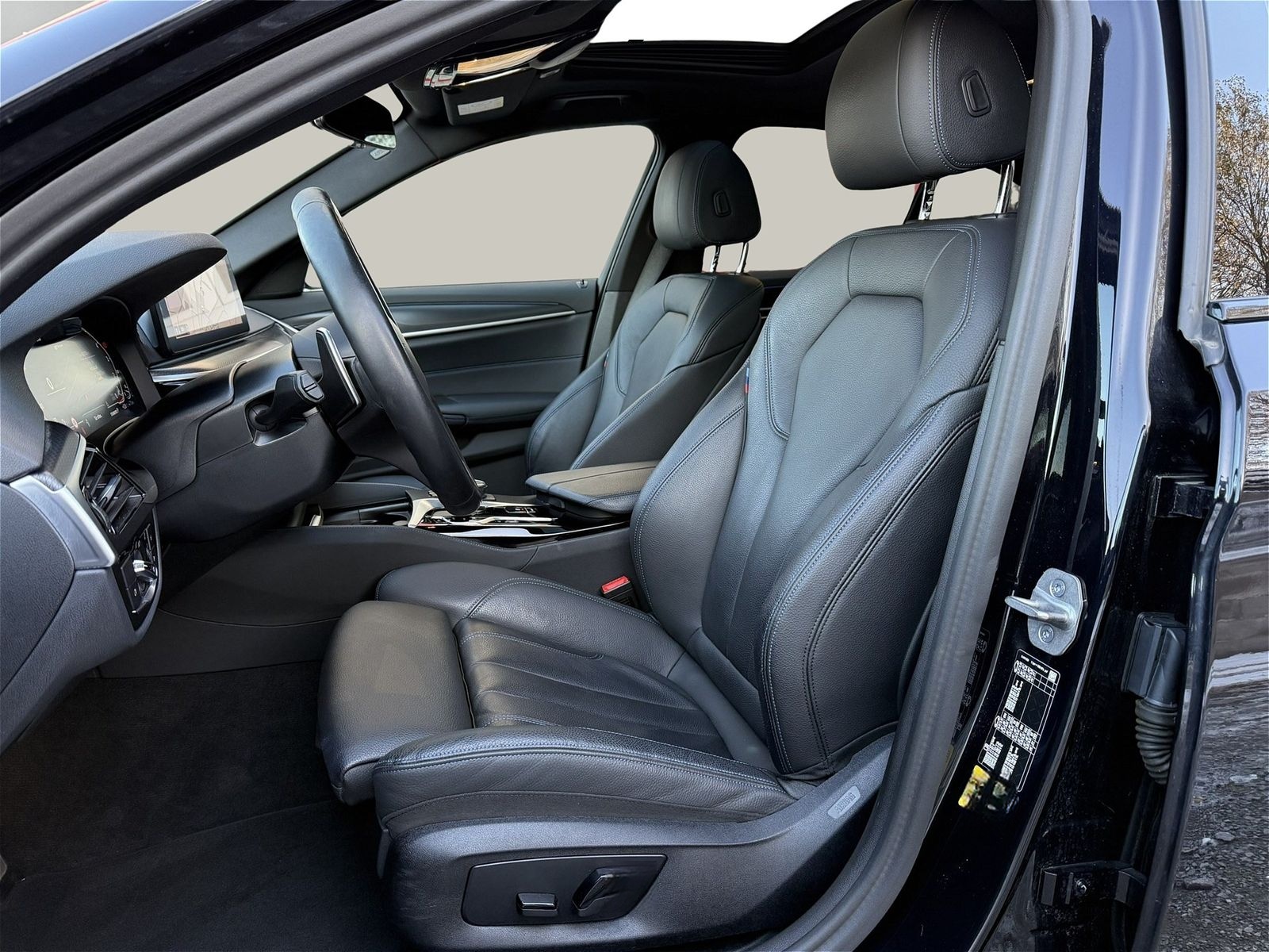 BMW 530e xDrive M Sport 94%Akku HeadUp AHK Glasdach  foto 10